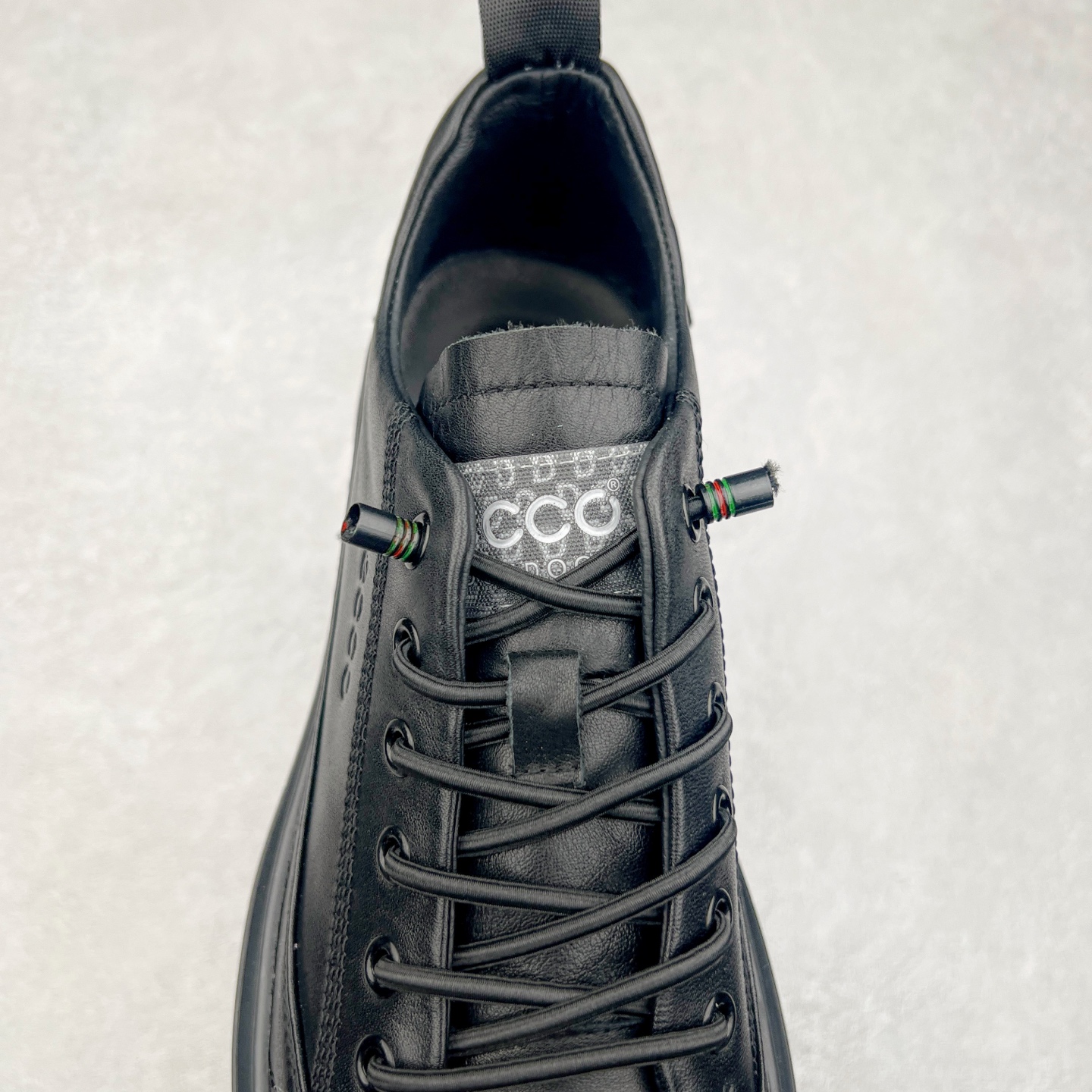 图片[5]-ECCO爱步男鞋小黑鞋小白鞋 舒适透气真皮板鞋 街头轻巧系列 圆头鞋头设计，贴合前脚掌弧度 适合多种脚型，脚感舒适细腻 简约免系带设计，可自由穿脱 贴合脚型 PU包裹足弓与后跟 为脚掌提供支撑性 休闲百搭 简约利落 尺码：38 39 40 41 42 43 44 （皮鞋码）-选品中心