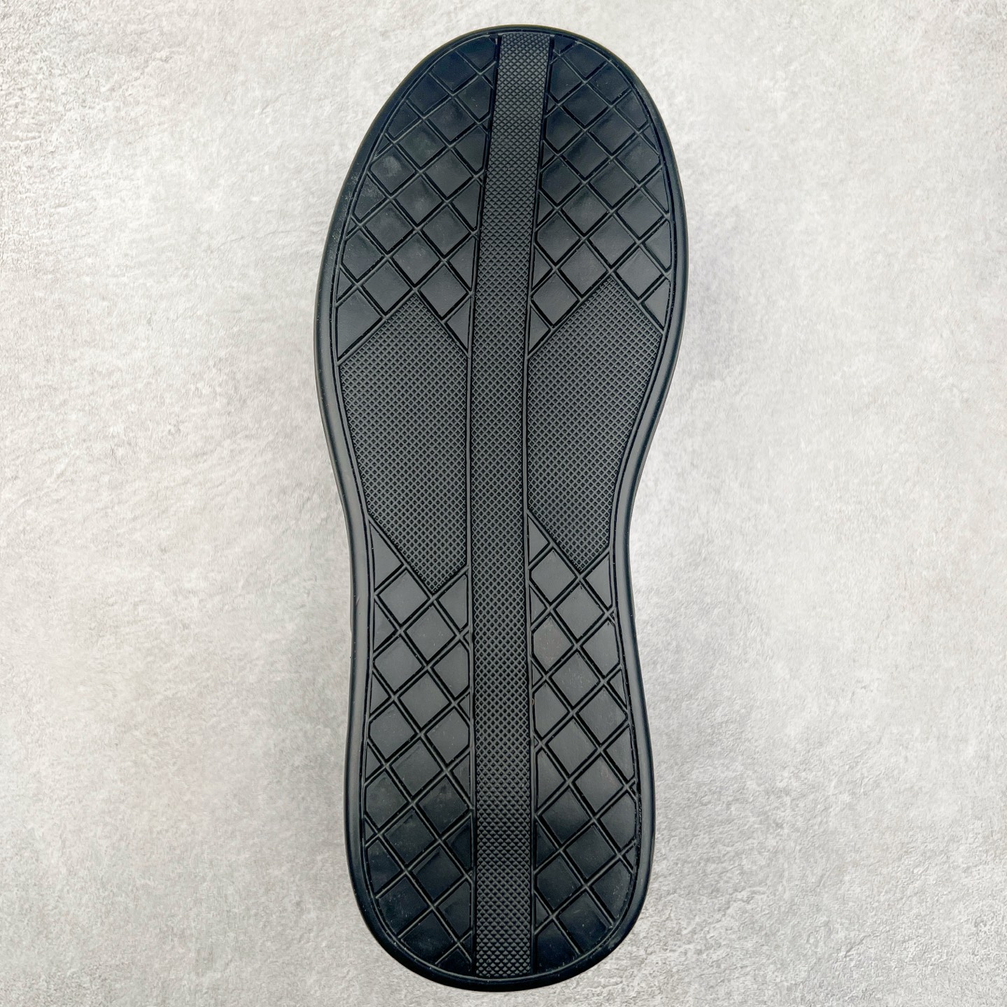 图片[9]-ECCO爱步男鞋小黑鞋小白鞋 舒适透气真皮板鞋 街头轻巧系列 圆头鞋头设计，贴合前脚掌弧度 适合多种脚型，脚感舒适细腻 简约免系带设计，可自由穿脱 贴合脚型 PU包裹足弓与后跟 为脚掌提供支撑性 休闲百搭 简约利落 尺码：38 39 40 41 42 43 44 （皮鞋码）-选品中心