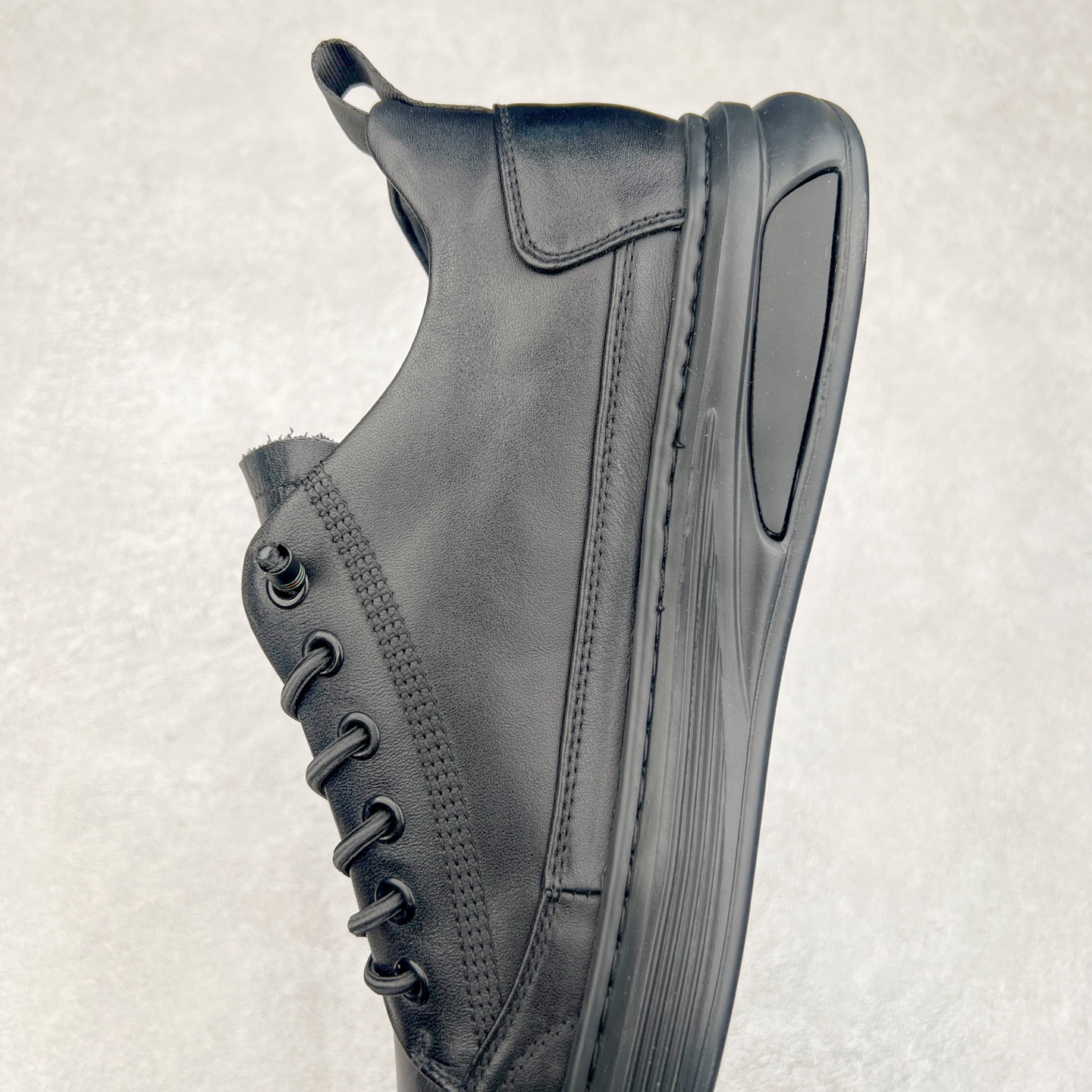 图片[7]-ECCO爱步男鞋小黑鞋小白鞋 舒适透气真皮板鞋 街头轻巧系列 圆头鞋头设计，贴合前脚掌弧度 适合多种脚型，脚感舒适细腻 简约免系带设计，可自由穿脱 贴合脚型 PU包裹足弓与后跟 为脚掌提供支撑性 休闲百搭 简约利落 尺码：38 39 40 41 42 43 44 （皮鞋码）-选品中心