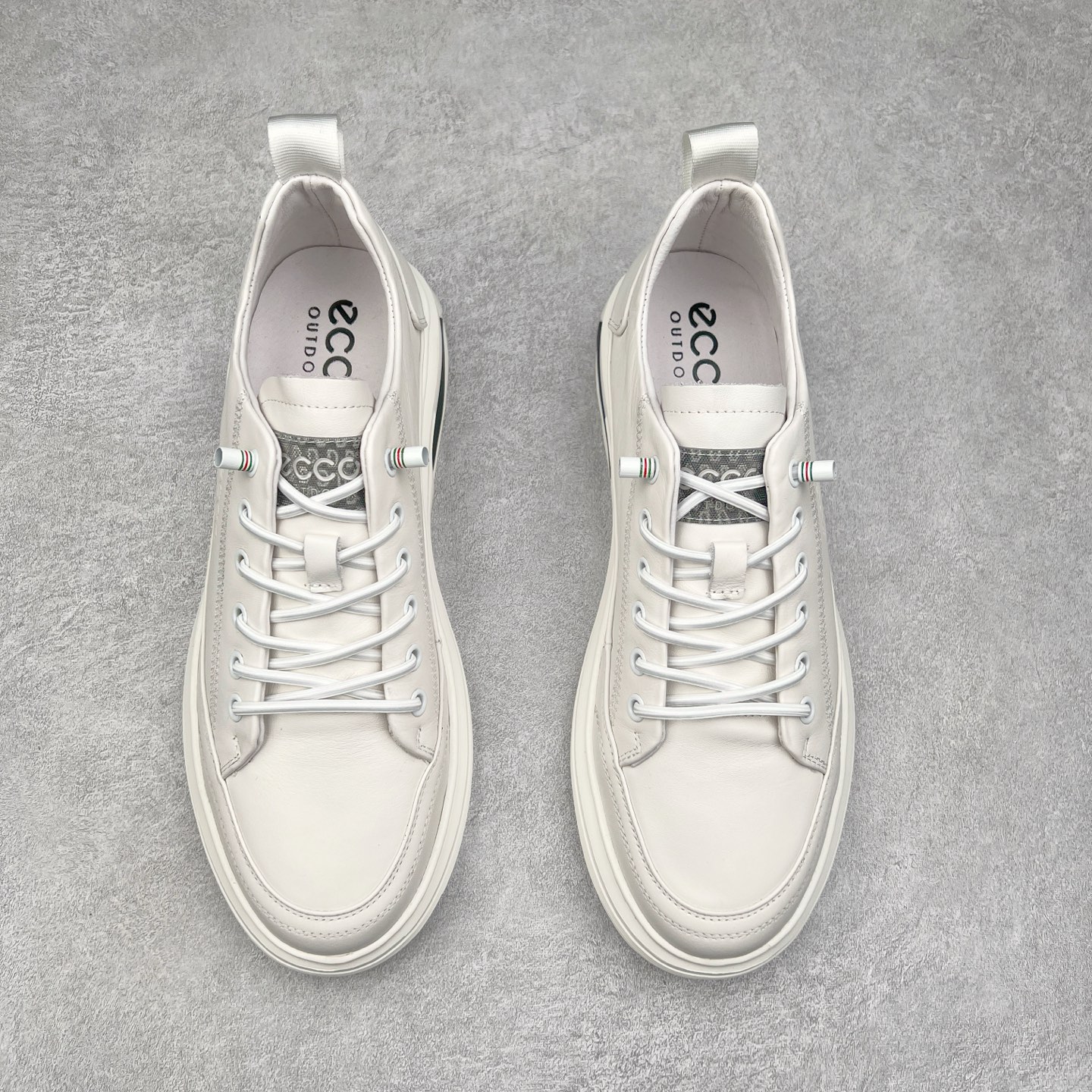 图片[2]-ECCO爱步男鞋小黑鞋小白鞋 舒适透气真皮板鞋 街头轻巧系列 圆头鞋头设计，贴合前脚掌弧度 适合多种脚型，脚感舒适细腻 简约免系带设计，可自由穿脱 贴合脚型 PU包裹足弓与后跟 为脚掌提供支撑性 休闲百搭 简约利落 尺码：38 39 40 41 42 43 44 （皮鞋码）-选品中心