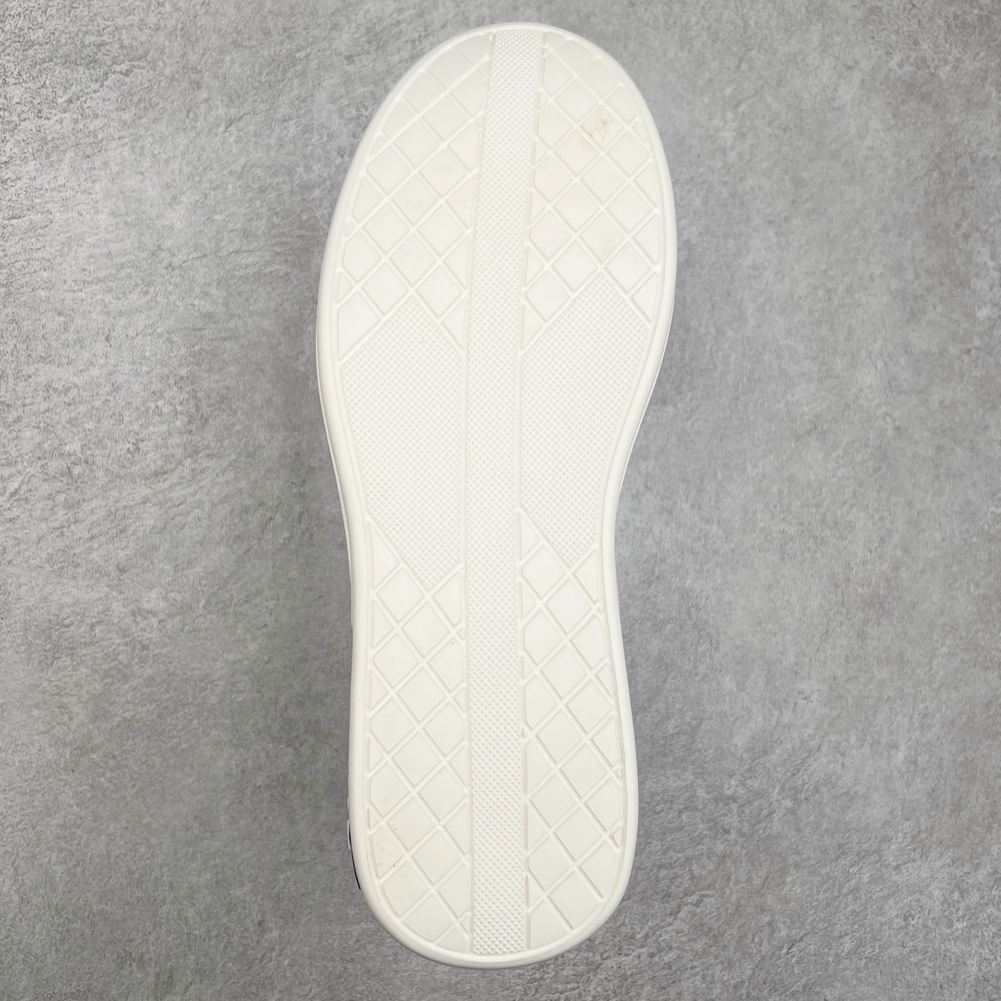 图片[9]-ECCO爱步男鞋小黑鞋小白鞋 舒适透气真皮板鞋 街头轻巧系列 圆头鞋头设计，贴合前脚掌弧度 适合多种脚型，脚感舒适细腻 简约免系带设计，可自由穿脱 贴合脚型 PU包裹足弓与后跟 为脚掌提供支撑性 休闲百搭 简约利落 尺码：38 39 40 41 42 43 44 （皮鞋码）-选品中心