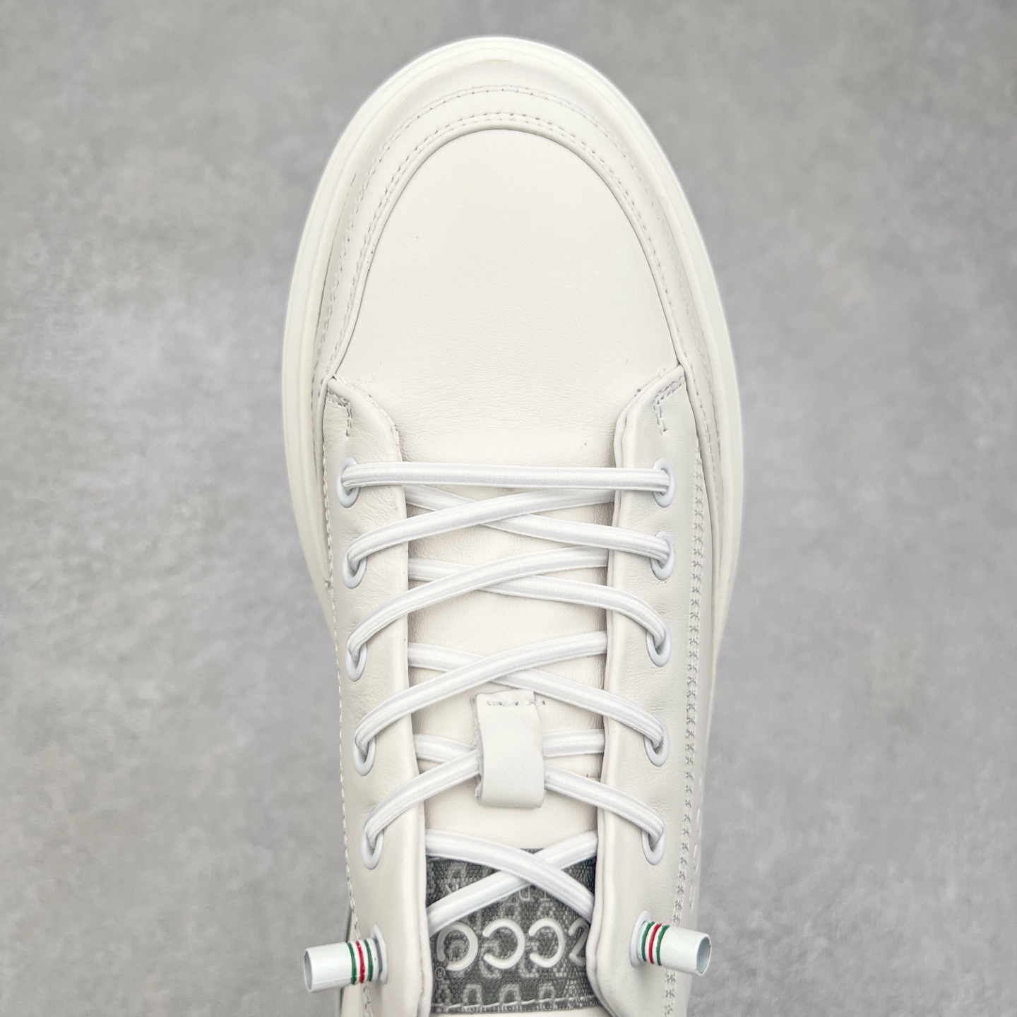 图片[4]-ECCO爱步男鞋小黑鞋小白鞋 舒适透气真皮板鞋 街头轻巧系列 圆头鞋头设计，贴合前脚掌弧度 适合多种脚型，脚感舒适细腻 简约免系带设计，可自由穿脱 贴合脚型 PU包裹足弓与后跟 为脚掌提供支撑性 休闲百搭 简约利落 尺码：38 39 40 41 42 43 44 （皮鞋码）-选品中心