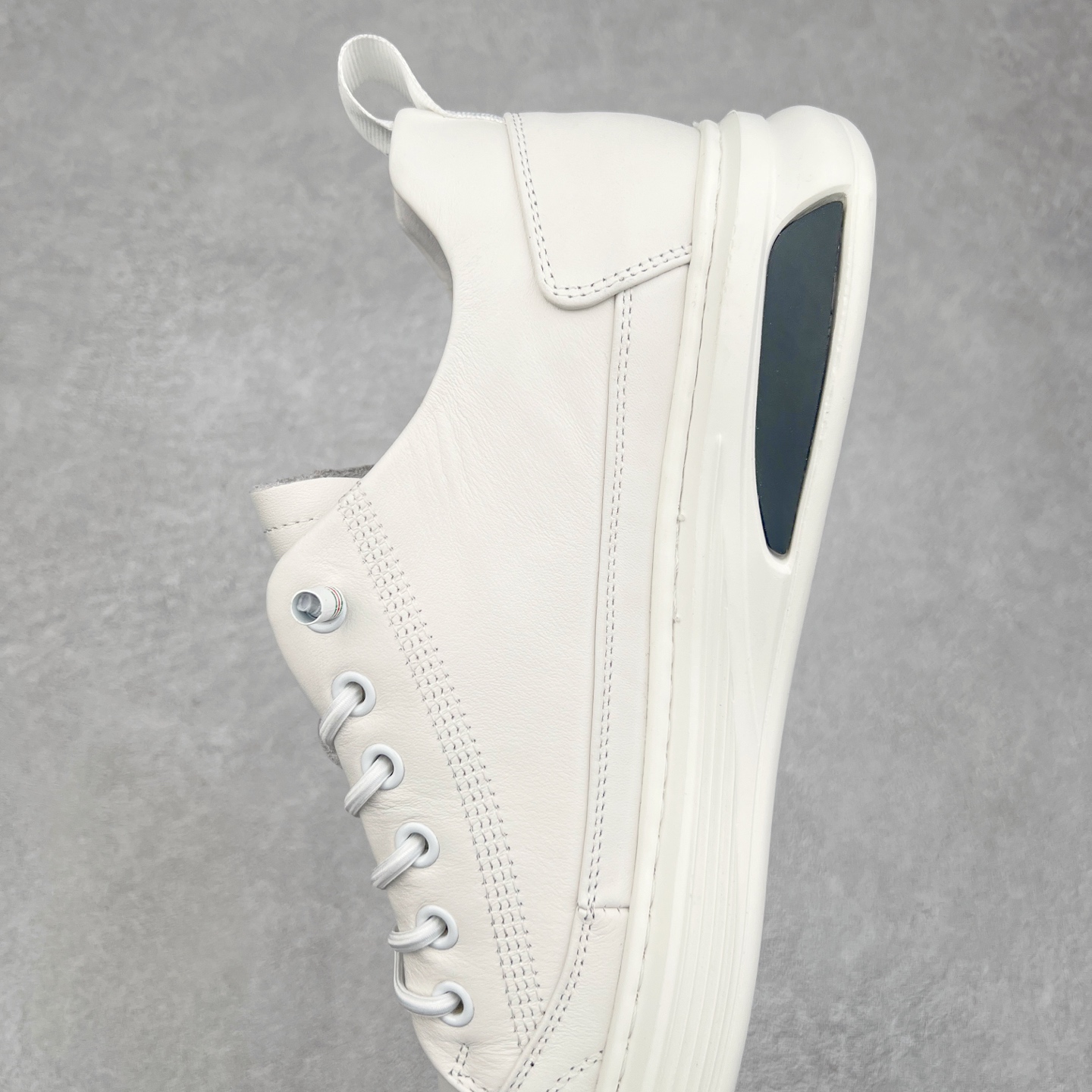 图片[7]-ECCO爱步男鞋小黑鞋小白鞋 舒适透气真皮板鞋 街头轻巧系列 圆头鞋头设计，贴合前脚掌弧度 适合多种脚型，脚感舒适细腻 简约免系带设计，可自由穿脱 贴合脚型 PU包裹足弓与后跟 为脚掌提供支撑性 休闲百搭 简约利落 尺码：38 39 40 41 42 43 44 （皮鞋码）-选品中心