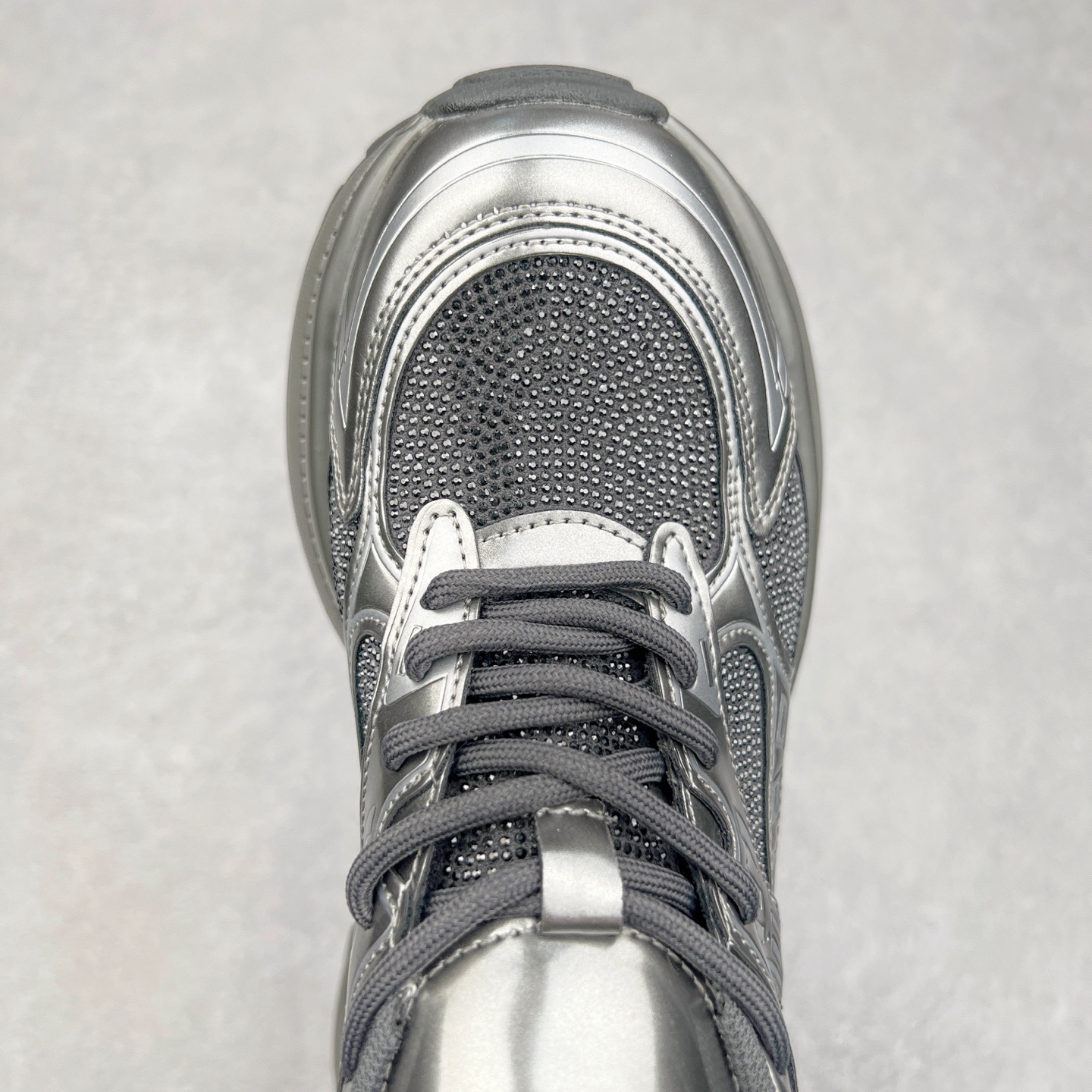 图片[4]-GG-CC Chunky Low白鹿同款独星球 2024新款GGCC低帮复古厚底增高老爹鞋 时髦look轻松定格 不费力展现率性氛围 原版正确大底 高档银盒 酷帅机能风不规则设计大底 8CM 增高厚底 大长腿既视感轻松拿捏 货号：G24X9833 尺码：35 36 37 38 39 40-选品中心