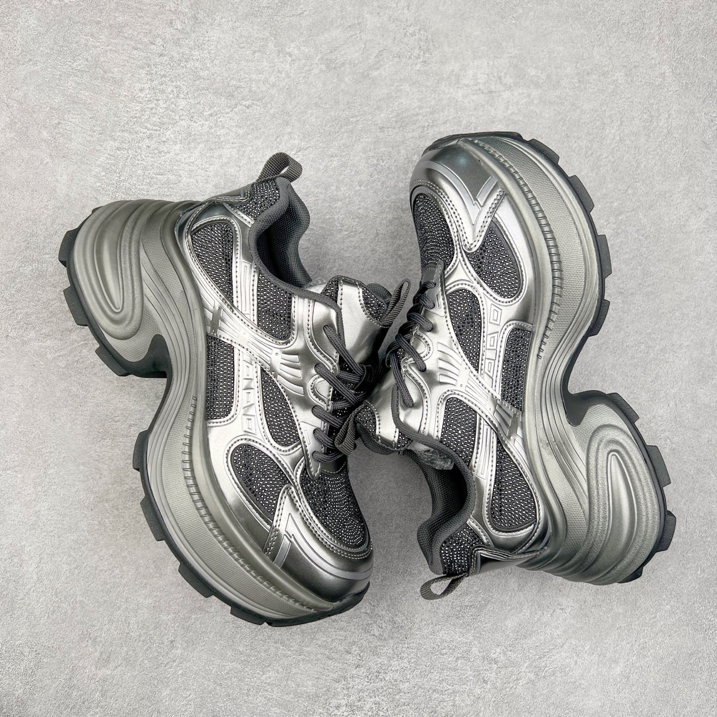 图片[3]-GG-CC Chunky Low白鹿同款独星球 2024新款GGCC低帮复古厚底增高老爹鞋 时髦look轻松定格 不费力展现率性氛围 原版正确大底 高档银盒 酷帅机能风不规则设计大底 8CM 增高厚底 大长腿既视感轻松拿捏 货号：G24X9833 尺码：35 36 37 38 39 40-选品中心