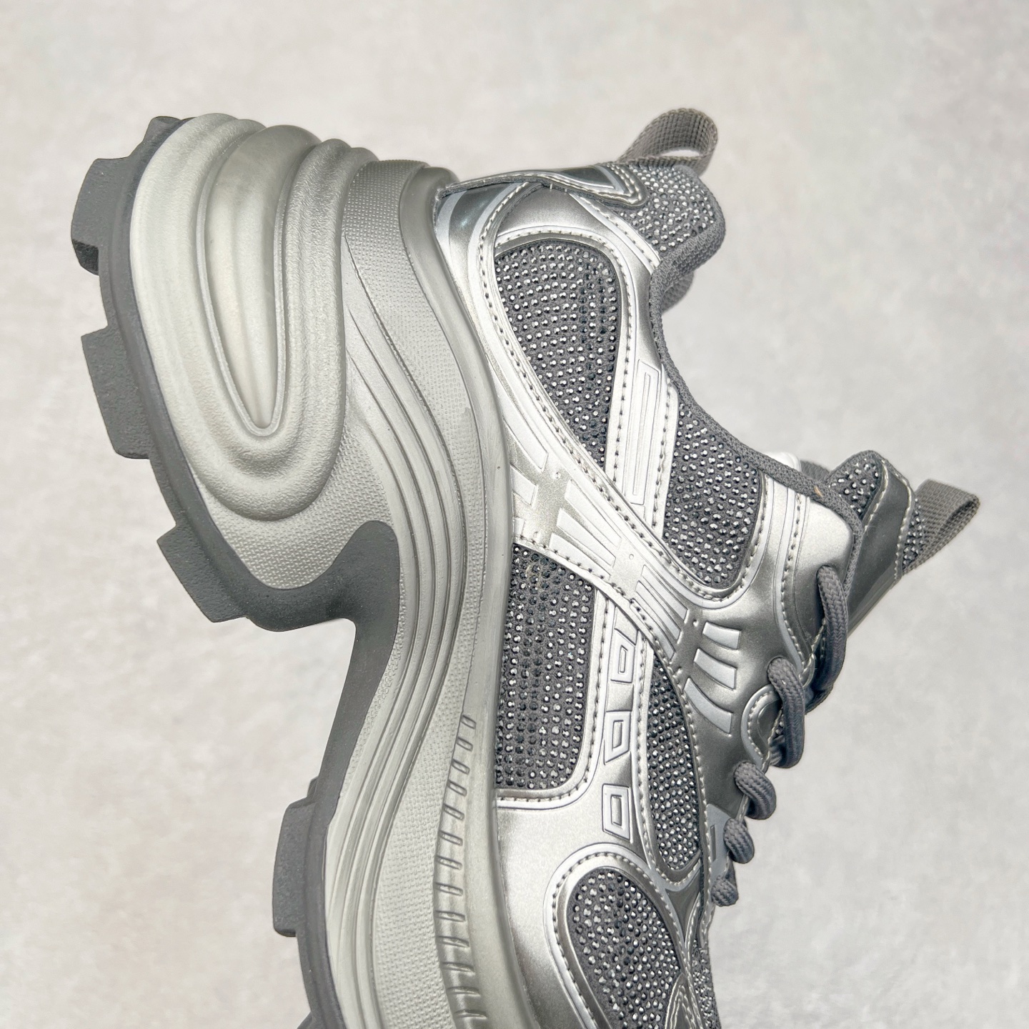 图片[6]-GG-CC Chunky Low白鹿同款独星球 2024新款GGCC低帮复古厚底增高老爹鞋 时髦look轻松定格 不费力展现率性氛围 原版正确大底 高档银盒 酷帅机能风不规则设计大底 8CM 增高厚底 大长腿既视感轻松拿捏 货号：G24X9833 尺码：35 36 37 38 39 40-选品中心