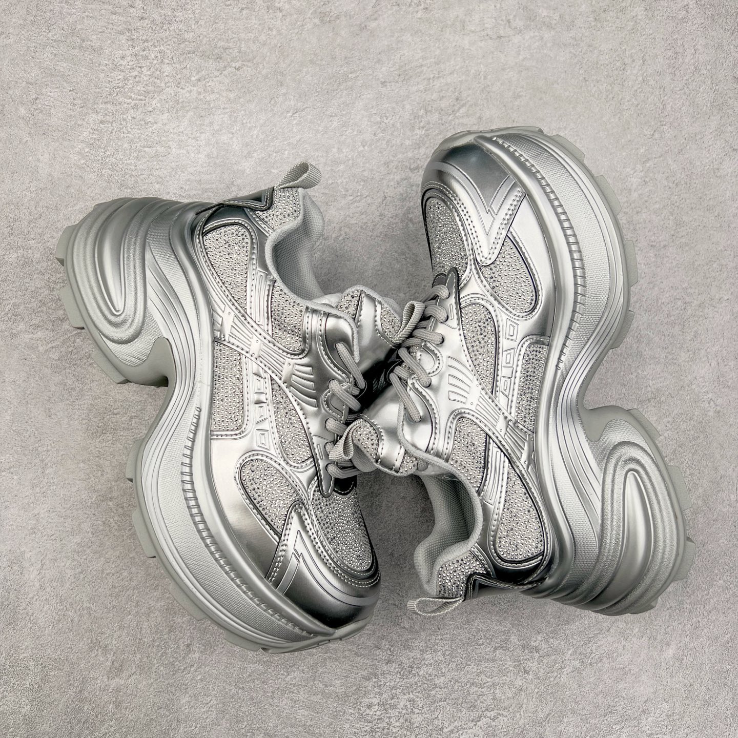 图片[3]-GG-CC Chunky Low白鹿同款独星球 2024新款GGCC低帮复古厚底增高老爹鞋 时髦look轻松定格 不费力展现率性氛围 原版正确大底 高档银盒 酷帅机能风不规则设计大底 8CM 增高厚底 大长腿既视感轻松拿捏 货号：G24X9833 尺码：35 36 37 38 39 40-选品中心