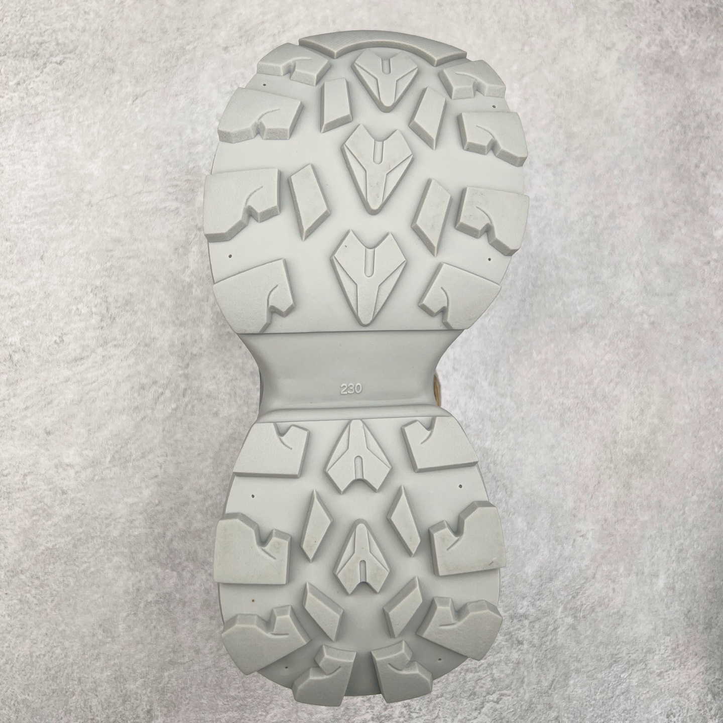 图片[9]-GG-CC Chunky Low白鹿同款独星球 2024新款GGCC低帮复古厚底增高老爹鞋 时髦look轻松定格 不费力展现率性氛围 原版正确大底 高档银盒 酷帅机能风不规则设计大底 8CM 增高厚底 大长腿既视感轻松拿捏 货号：G24X9833 尺码：35 36 37 38 39 40-选品中心