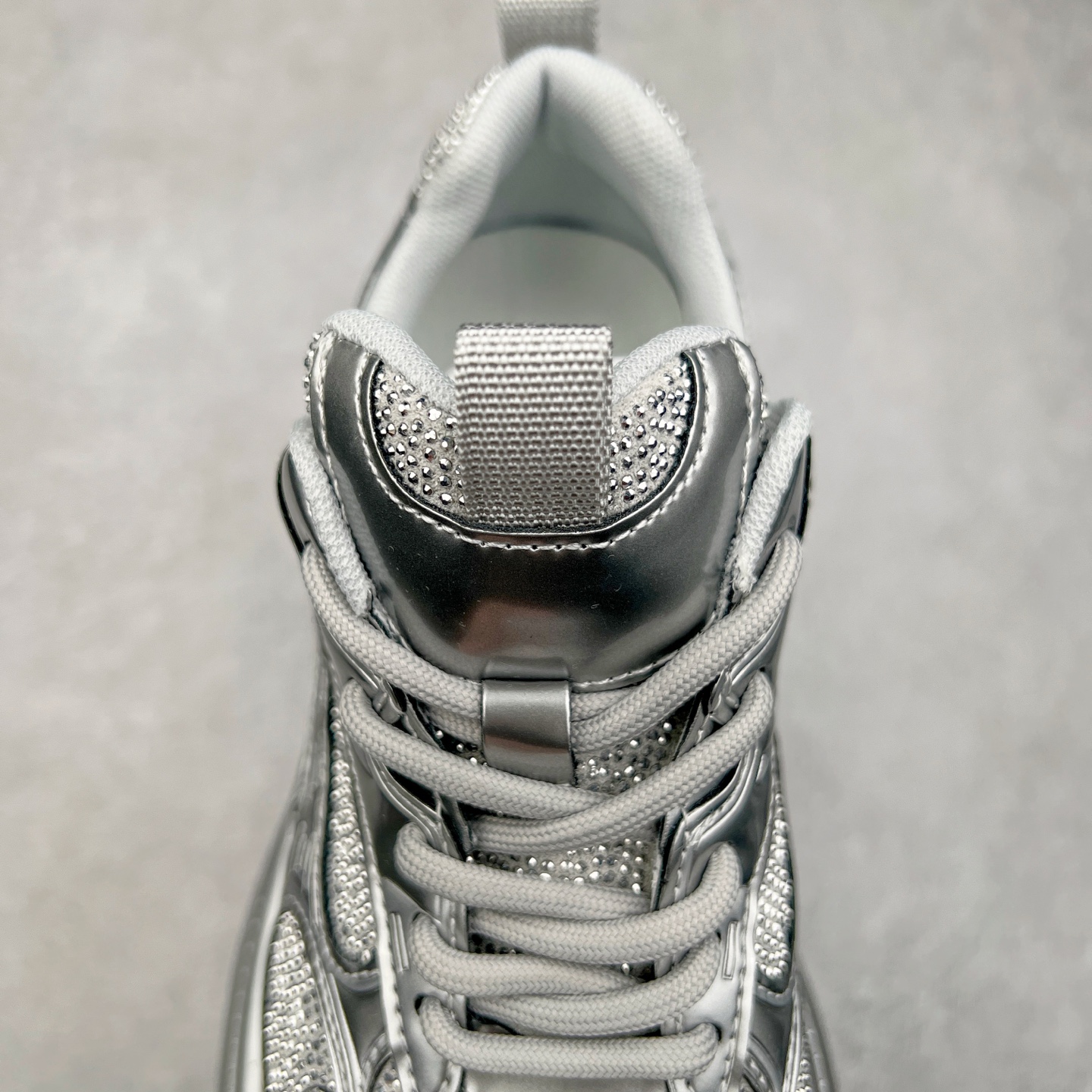 图片[5]-GG-CC Chunky Low白鹿同款独星球 2024新款GGCC低帮复古厚底增高老爹鞋 时髦look轻松定格 不费力展现率性氛围 原版正确大底 高档银盒 酷帅机能风不规则设计大底 8CM 增高厚底 大长腿既视感轻松拿捏 货号：G24X9833 尺码：35 36 37 38 39 40-选品中心