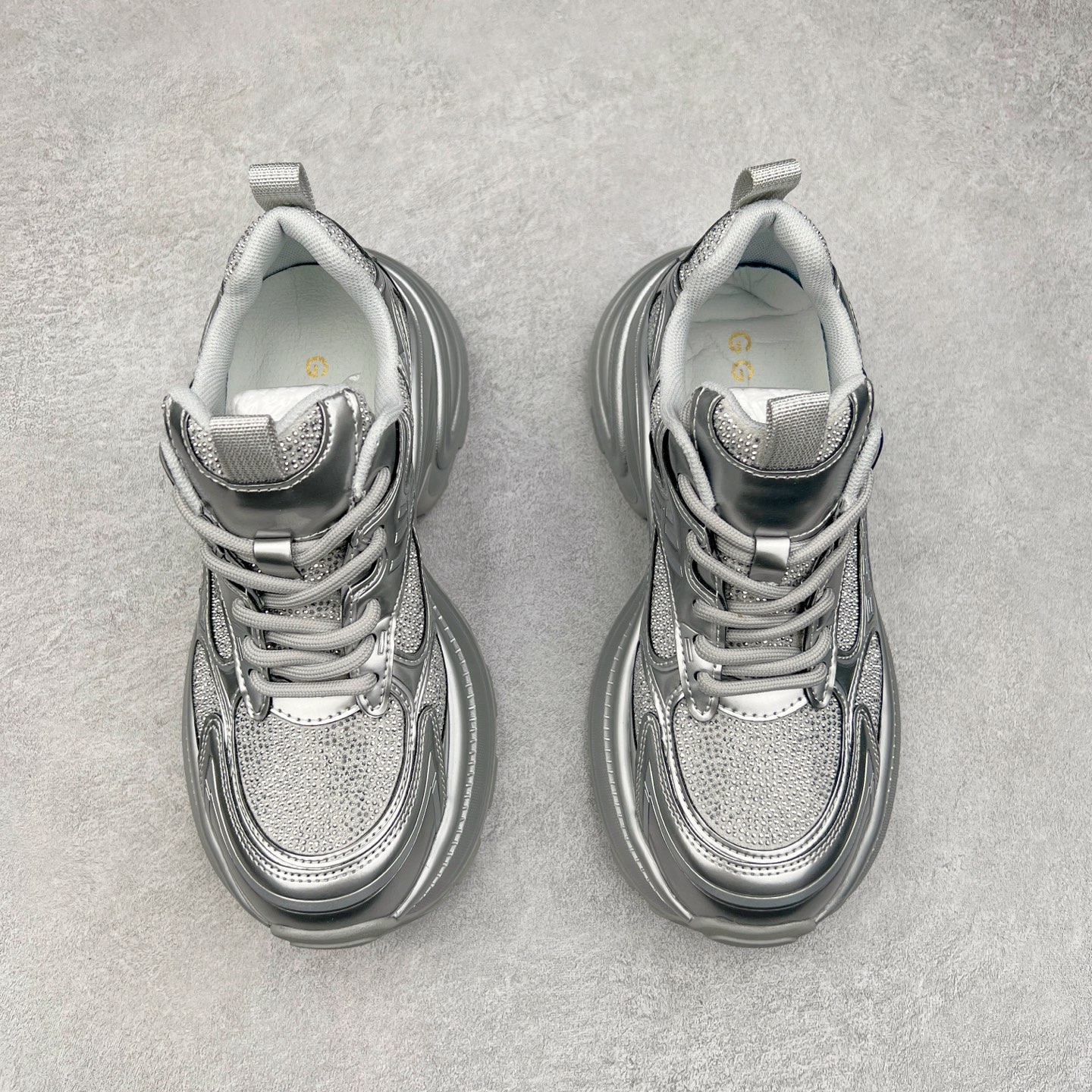 图片[2]-GG-CC Chunky Low白鹿同款独星球 2024新款GGCC低帮复古厚底增高老爹鞋 时髦look轻松定格 不费力展现率性氛围 原版正确大底 高档银盒 酷帅机能风不规则设计大底 8CM 增高厚底 大长腿既视感轻松拿捏 货号：G24X9833 尺码：35 36 37 38 39 40-选品中心