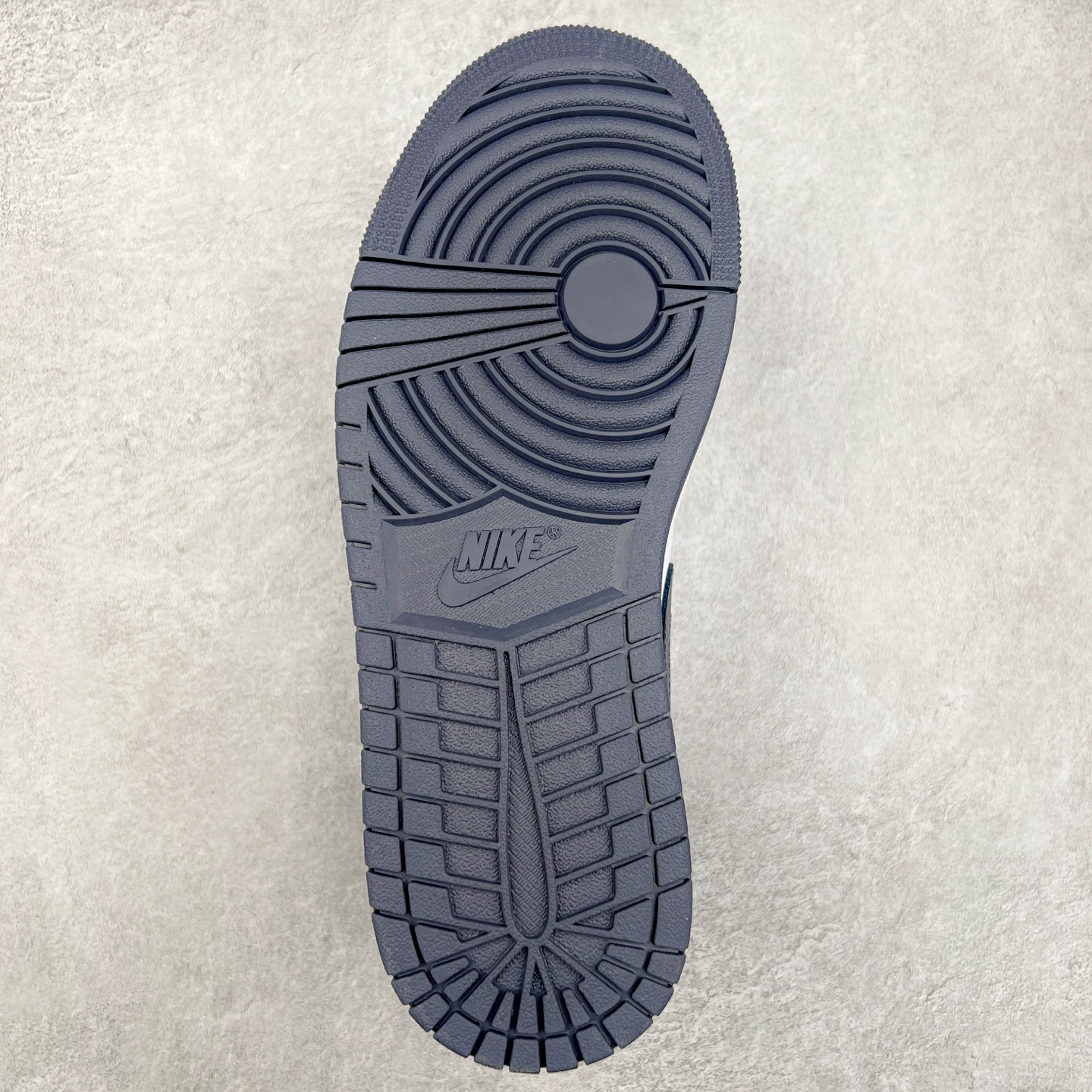 图片[9]-＃DT纯原 Air Jordan AJ1 Low 低帮 白紫 553558-145 终端优势供应 市面中低帮最具代表性版本没有之一 口碑大厂出品 品控大底版型不断改良更新 全套原纸板楦头开发 确保原汁原味 完美呈现版型 完美零毛边处理 原厂内置全掌气垫 价格定位良心 平台专用代工流水线出品 一眼公司既视感 拿到手的一瞬间就与众不同 碾压市面所有版本 全部原鞋开发 每一个配色都会采购原鞋确认细节 打破市面看图做货无好货之说 尺码：35.5 36 36.5 37.5 38 38.5 39 40 40.5 41 42 42.5 43 44 44.5 45 46-选品中心