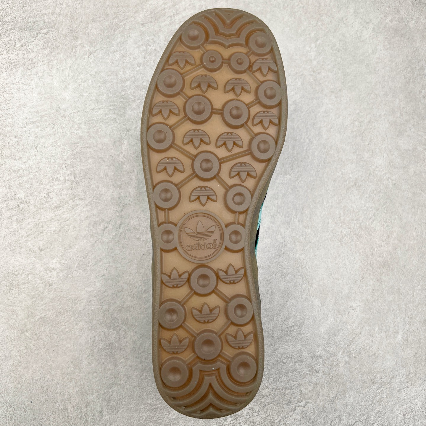 图片[9]-AD Gazelle Indoor Trainers 羚羊内训系列低帮复古百搭休闲运动德训风板鞋 JR7112 90年代经典的复刻版！自60年代以足球训练鞋面世以来,Gazelle就以其经典设计席卷全球。1991年版本的复刻,再造经典Gazelle。采用皮革打造,搭配浊色细节,让这款经典更加简约。尺码：36 36⅔ 37⅓ 38 38⅔ 39⅓ 40 40⅔ 41⅓ 42 42⅔ 43⅓ 44⅓ 44⅔ 45-选品中心