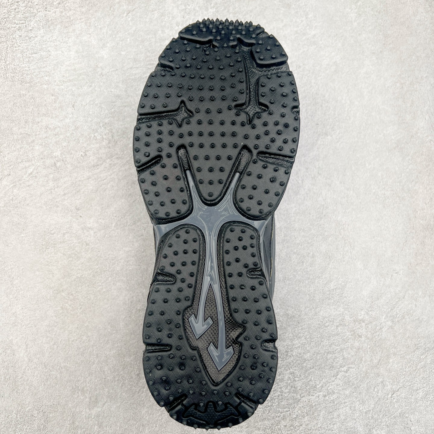 图片[9]-＃KX Off-White 2024年OW最新款跑鞋 #百分百原盒正确版 原楦原纸板数据开发 4层分离大底#鞋面采用3d立体打印和多种材料拼接而成#防滑耐磨透气性轻便跑鞋 作为曾经爆火 并且定位奢潮领域的标志性品牌 Off-White 仍需要不断更新符合当下潮流时尚的复古运动鞋款，以期收获基本盘消费者的关注 此次更新的 Off-White 新款运动鞋将经典复古老爹鞋细节设计更加夸张化 并将标志性箭头设计置于显著位置 除此之外 整个系列的色彩搭配也可谓纷繁多样 总有一款适合你 Off-White最新运动鞋款估计将在未来几个月登陆品牌专柜 喜欢的朋友切莫错过 尺码：36 37 38 39 40 41 42 43 44 45 46 47-选品中心