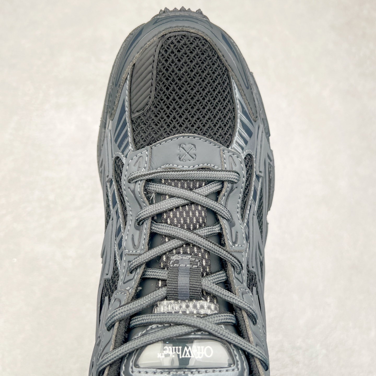 图片[4]-＃KX Off-White 2024年OW最新款跑鞋 #百分百原盒正确版 原楦原纸板数据开发 4层分离大底#鞋面采用3d立体打印和多种材料拼接而成#防滑耐磨透气性轻便跑鞋 作为曾经爆火 并且定位奢潮领域的标志性品牌 Off-White 仍需要不断更新符合当下潮流时尚的复古运动鞋款，以期收获基本盘消费者的关注 此次更新的 Off-White 新款运动鞋将经典复古老爹鞋细节设计更加夸张化 并将标志性箭头设计置于显著位置 除此之外 整个系列的色彩搭配也可谓纷繁多样 总有一款适合你 Off-White最新运动鞋款估计将在未来几个月登陆品牌专柜 喜欢的朋友切莫错过 尺码：36 37 38 39 40 41 42 43 44 45 46 47-选品中心