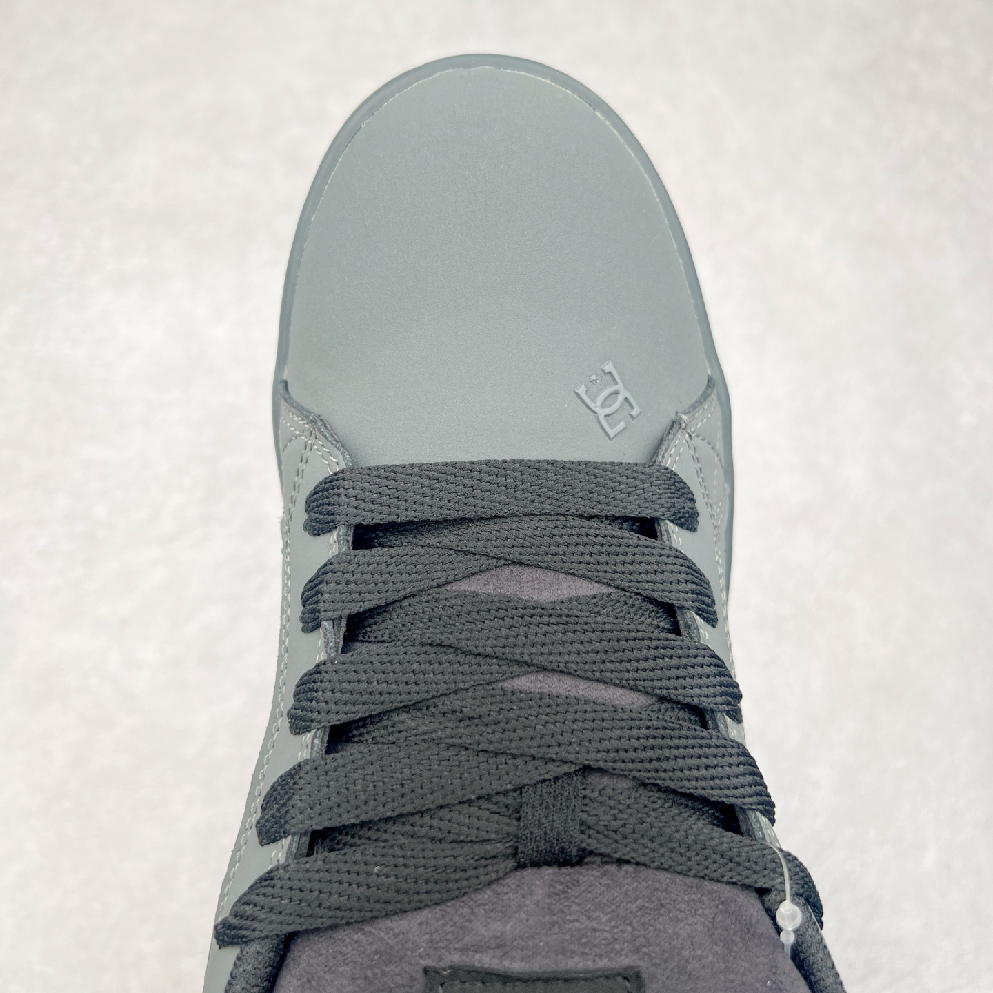 图片[4]-DC Shoes 牛皮百搭潮流时尚面包鞋低帮板鞋 实拍调校N版已经零色差零失真 百分百还原实物色彩所见即所得 不存在货不对板色差等低级问题 选购参考实物拍摄 不混卖不参货 只用心做好货严格选品 承诺混一赔十 尺码：36 36.5 37.5 38 38.5 39 40 40.5 41 42 42.5 43 44 44.5 45-选品中心