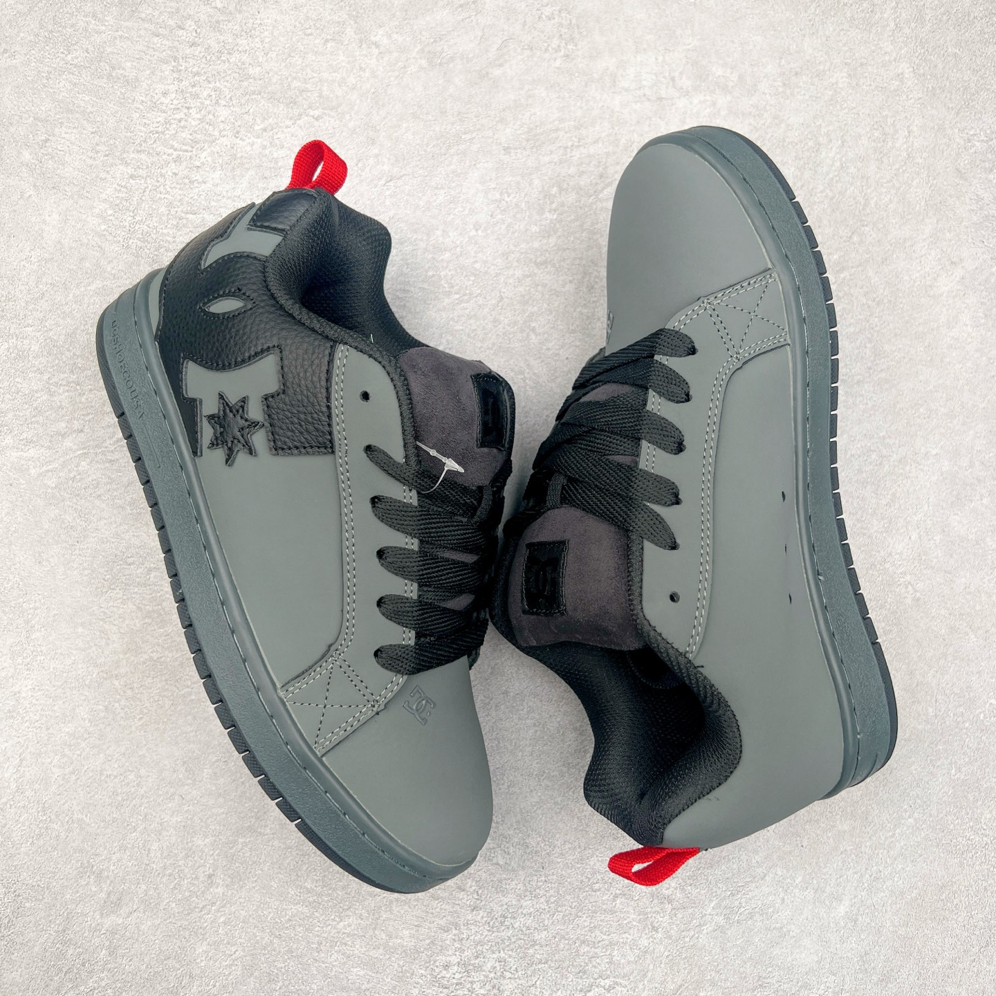 图片[3]-DC Shoes 牛皮百搭潮流时尚面包鞋低帮板鞋 实拍调校N版已经零色差零失真 百分百还原实物色彩所见即所得 不存在货不对板色差等低级问题 选购参考实物拍摄 不混卖不参货 只用心做好货严格选品 承诺混一赔十 尺码：36 36.5 37.5 38 38.5 39 40 40.5 41 42 42.5 43 44 44.5 45-选品中心