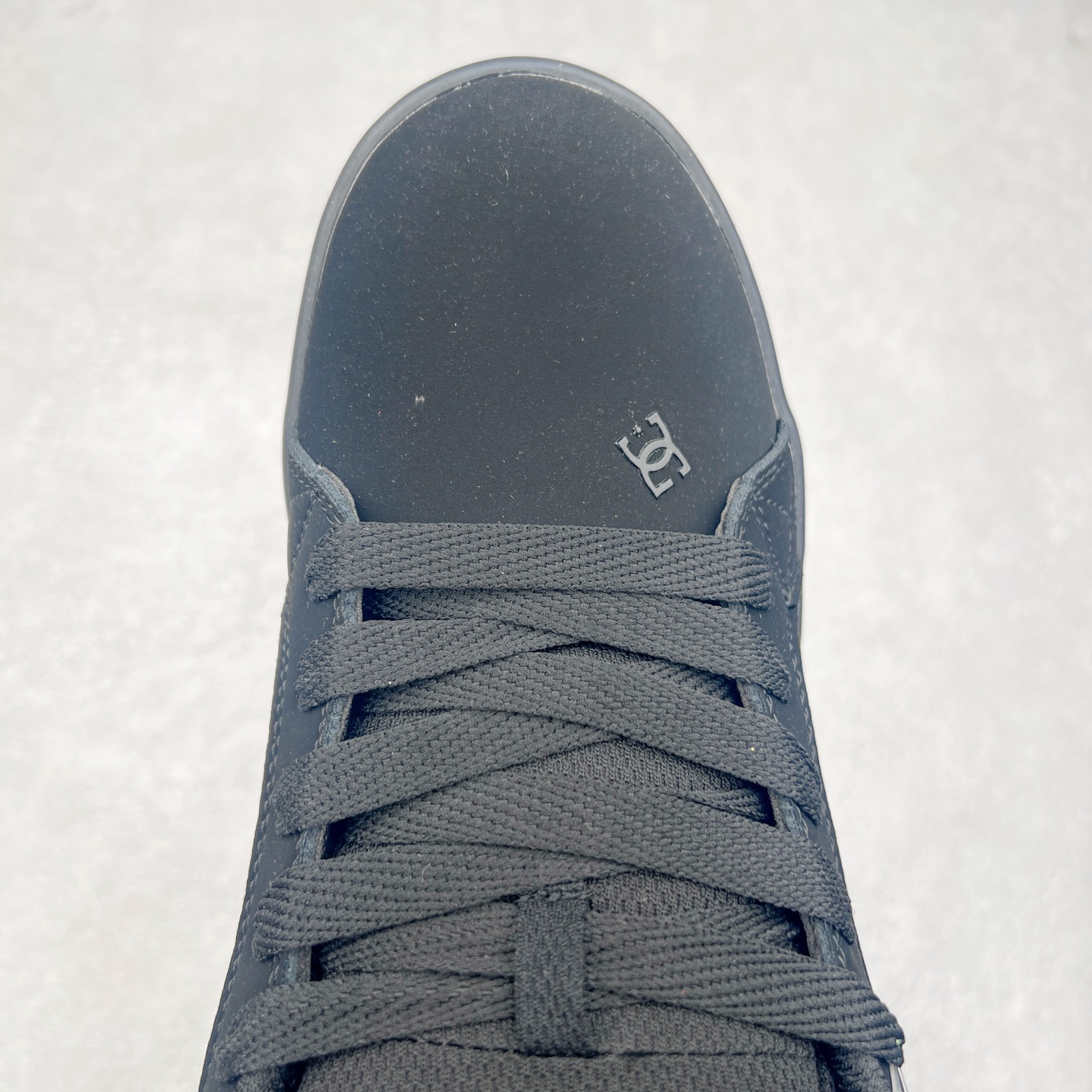 图片[4]-DC Shoes 牛皮百搭潮流时尚面包鞋低帮板鞋 实拍调校N版已经零色差零失真 百分百还原实物色彩所见即所得 不存在货不对板色差等低级问题 选购参考实物拍摄 不混卖不参货 只用心做好货严格选品 承诺混一赔十 尺码：36 36.5 37.5 38 38.5 39 40 40.5 41 42 42.5 43 44 44.5 45-选品中心