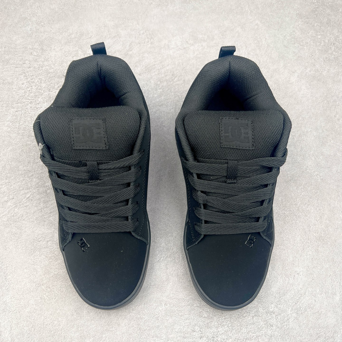 图片[2]-DC Shoes 牛皮百搭潮流时尚面包鞋低帮板鞋 实拍调校N版已经零色差零失真 百分百还原实物色彩所见即所得 不存在货不对板色差等低级问题 选购参考实物拍摄 不混卖不参货 只用心做好货严格选品 承诺混一赔十 尺码：36 36.5 37.5 38 38.5 39 40 40.5 41 42 42.5 43 44 44.5 45-选品中心