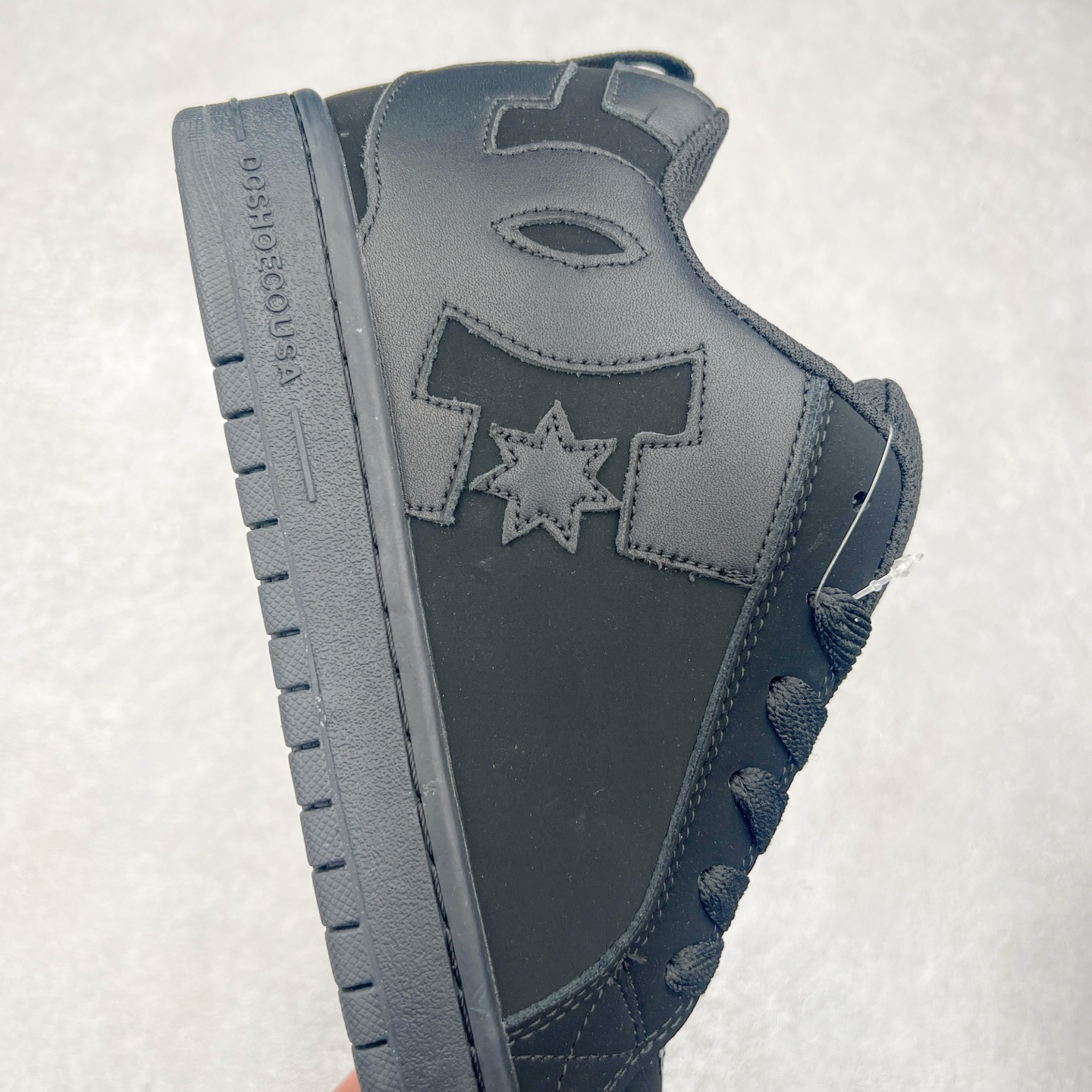 图片[6]-DC Shoes 牛皮百搭潮流时尚面包鞋低帮板鞋 实拍调校N版已经零色差零失真 百分百还原实物色彩所见即所得 不存在货不对板色差等低级问题 选购参考实物拍摄 不混卖不参货 只用心做好货严格选品 承诺混一赔十 尺码：36 36.5 37.5 38 38.5 39 40 40.5 41 42 42.5 43 44 44.5 45-选品中心