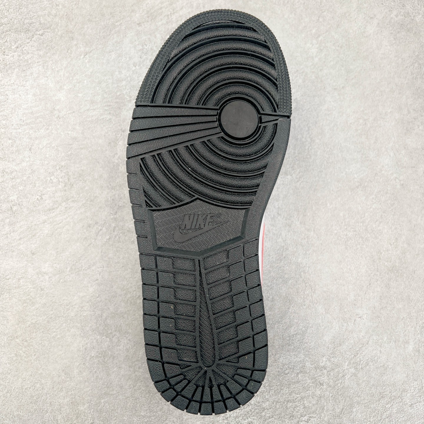 图片[9]-＃K版 Air Jordan AJ1 Low 低帮 黑白粉 553558-165 全新流水线出品 DT版本唯一平替选择 市场第二梯队最强版 全部原鞋开发 原楦原纸板开发 全鞋电脑针车 原厂内置全掌气垫 原盒内在原标 唯一Zp原版鞋带绑法 免检产品 全新2022版型 全头层皮料 完美零毛边处理 原厂配置全掌气垫 价格定位良心 几十个配色陆续出货 实拍调校N版已经零色差零失真 百分百还原实物色彩所见即所得 不存在货不对板色差等低级问题 选购参考实物拍摄 不混卖不参货 只用心做好货严格选品 承诺混一赔十 尺码：36 36.5 37.5 38 38.5 39 40 40.5 41 42 42.5 43 44 44.5 45-选品中心