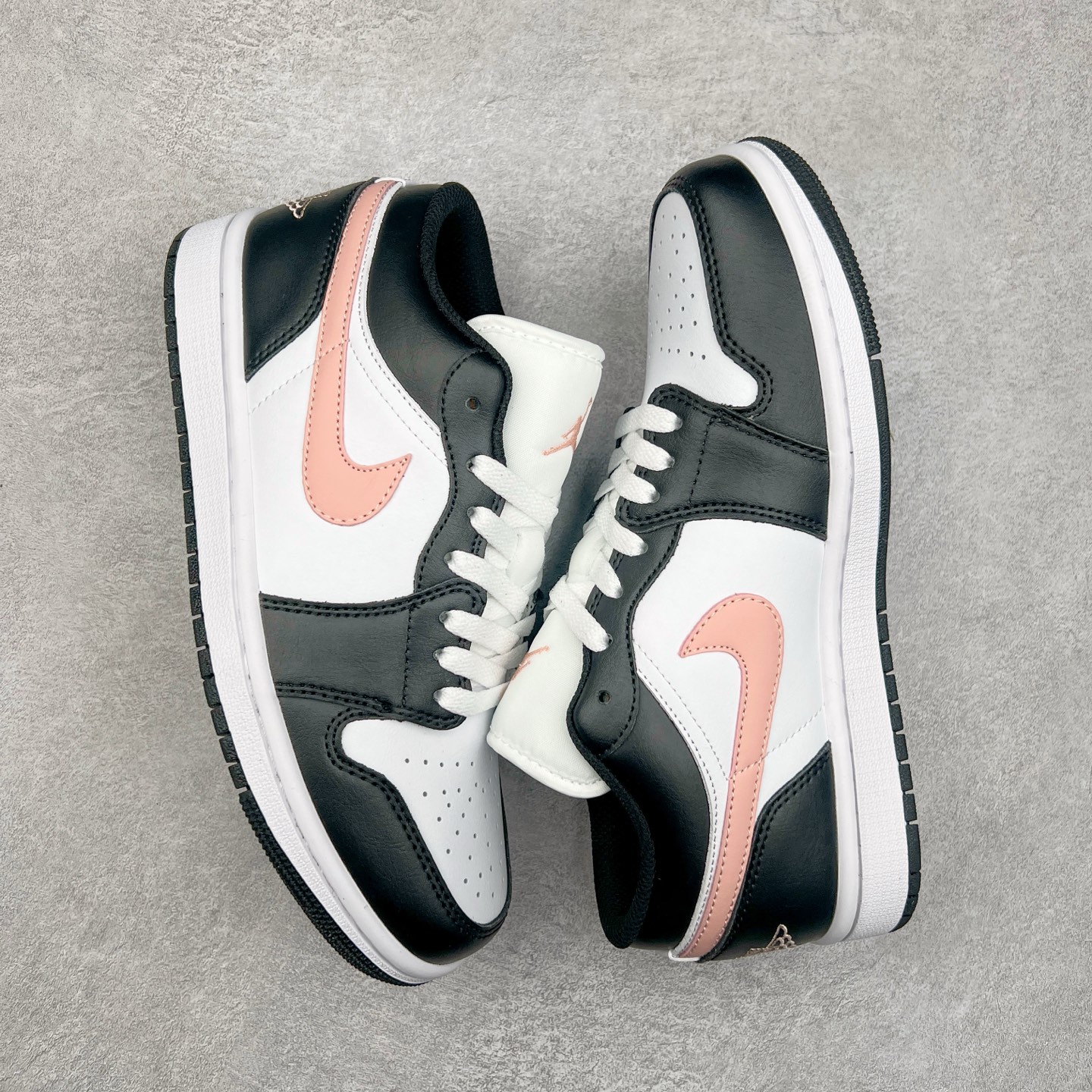 图片[3]-＃K版 Air Jordan AJ1 Low 低帮 黑白粉 553558-165 全新流水线出品 DT版本唯一平替选择 市场第二梯队最强版 全部原鞋开发 原楦原纸板开发 全鞋电脑针车 原厂内置全掌气垫 原盒内在原标 唯一Zp原版鞋带绑法 免检产品 全新2022版型 全头层皮料 完美零毛边处理 原厂配置全掌气垫 价格定位良心 几十个配色陆续出货 实拍调校N版已经零色差零失真 百分百还原实物色彩所见即所得 不存在货不对板色差等低级问题 选购参考实物拍摄 不混卖不参货 只用心做好货严格选品 承诺混一赔十 尺码：36 36.5 37.5 38 38.5 39 40 40.5 41 42 42.5 43 44 44.5 45-选品中心