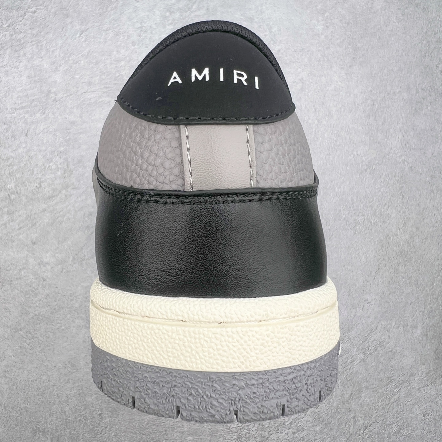 图片[8]-＃莞产 Amiri 埃米尔 Skeleton Low-Skel top Sneakers 骨骼系列情侣鞋 当潮顶流产品 众星上脚 低帮运动休闲板鞋 正确骨头形状 鞋舌外翻细节 头层牛皮双层加厚鞋面 鞋帮侧面骨头采用两张牛皮贴合处理 立体感更好 皮料切口均油边处理 定制金属LOGO铭牌及吊牌 并配有官方购物袋尽显高端大气 尺码 35 36 37 38 39 40 41 42 43 44 45-选品中心