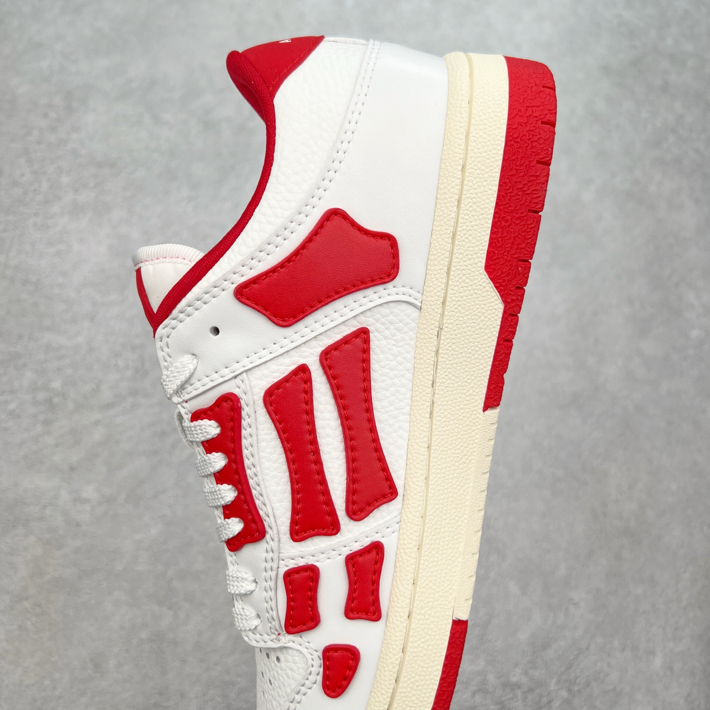 图片[7]-＃莞产 Amiri 埃米尔 Skeleton Low-Skel top Sneakers 骨骼系列情侣鞋 当潮顶流产品 众星上脚 低帮运动休闲板鞋 正确骨头形状 鞋舌外翻细节 头层牛皮双层加厚鞋面 鞋帮侧面骨头采用两张牛皮贴合处理 立体感更好 皮料切口均油边处理 定制金属LOGO铭牌及吊牌 并配有官方购物袋尽显高端大气 尺码 35 36 37 38 39 40 41 42 43 44 45-选品中心