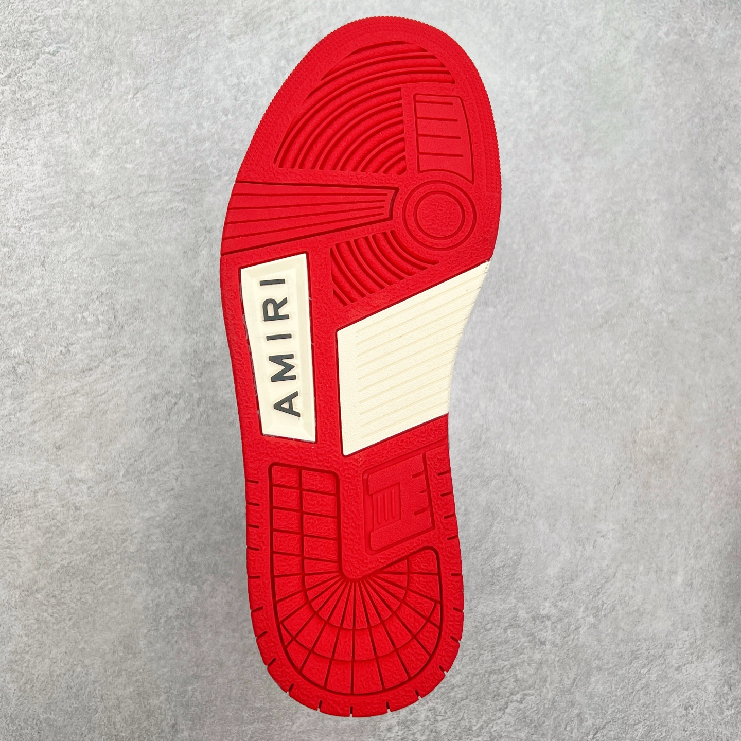 图片[9]-＃莞产 Amiri 埃米尔 Skeleton Low-Skel top Sneakers 骨骼系列情侣鞋 当潮顶流产品 众星上脚 低帮运动休闲板鞋 正确骨头形状 鞋舌外翻细节 头层牛皮双层加厚鞋面 鞋帮侧面骨头采用两张牛皮贴合处理 立体感更好 皮料切口均油边处理 定制金属LOGO铭牌及吊牌 并配有官方购物袋尽显高端大气 尺码 35 36 37 38 39 40 41 42 43 44 45-选品中心