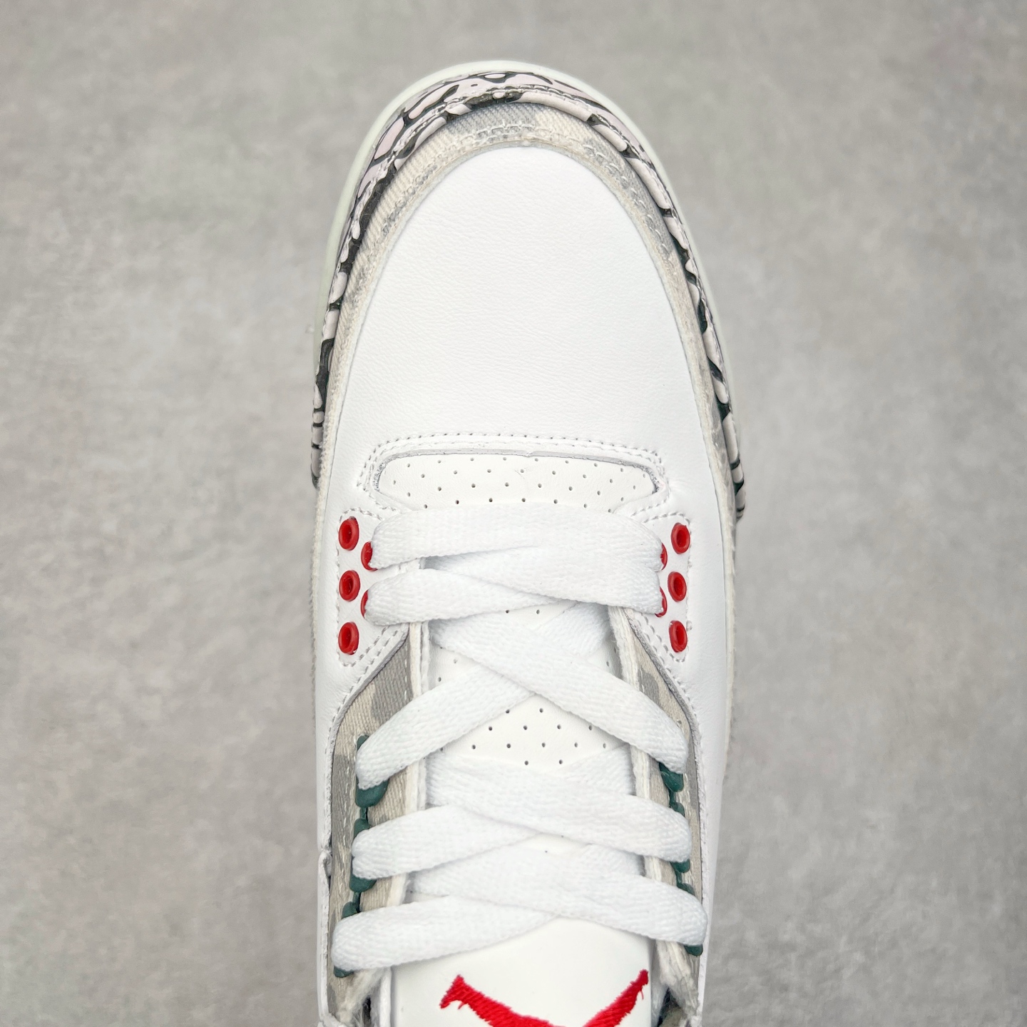 图片[4]-＃头层特价福利 Air Jordan AJ3 Retro 系列 头层皮料加持 大厂出品 原纸板楦头开发 完美鞋型匹配公司货 正确TPU鞋舌锁扣 乳胶鞋垫 最新原厂底模 大底卡色咬花完美 鞋柜必备鞋款 终端现货供应 尺码：36 36.5 37.5 38 38.5 39 40 40.5 41 42 42.5 43 44 44.5 45 46-选品中心