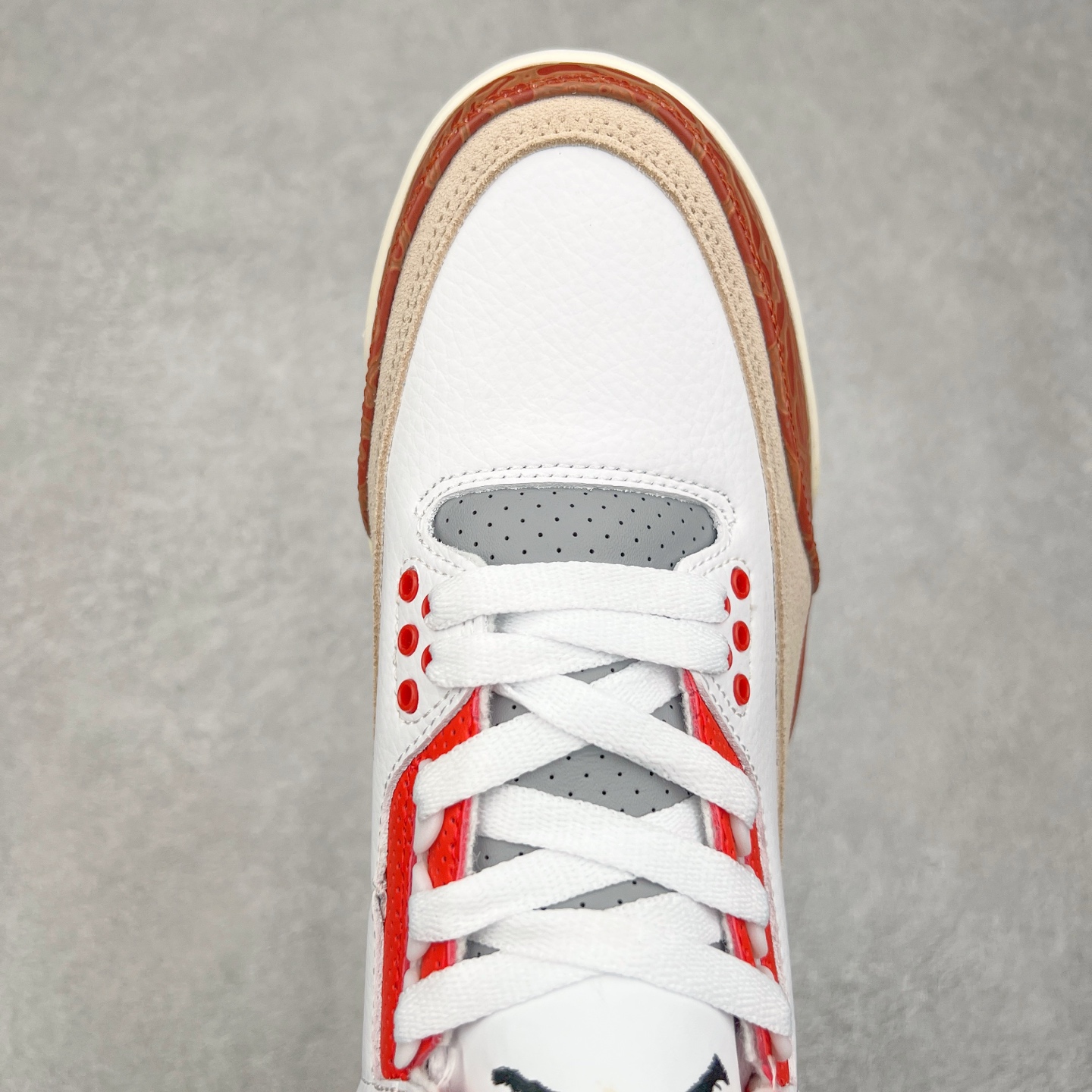 图片[4]-＃头层特价福利 Air Jordan AJ3 Retro 系列 头层皮料加持 大厂出品 原纸板楦头开发 完美鞋型匹配公司货 正确TPU鞋舌锁扣 乳胶鞋垫 最新原厂底模 大底卡色咬花完美 鞋柜必备鞋款 终端现货供应 尺码：36 36.5 37.5 38 38.5 39 40 40.5 41 42 42.5 43 44 44.5 45 46-选品中心