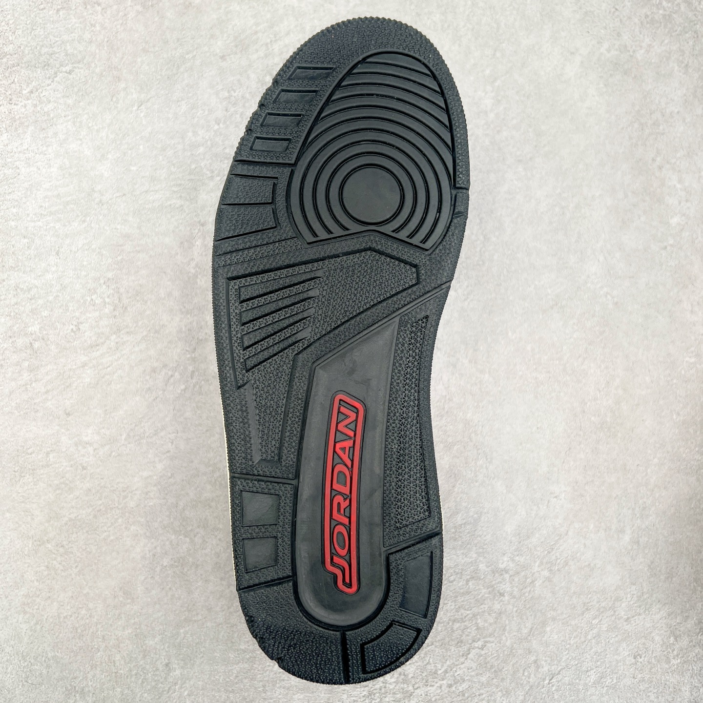 图片[9]-＃头层特价福利 Air Jordan AJ3 Retro 系列 头层皮料加持 大厂出品 原纸板楦头开发 完美鞋型匹配公司货 正确TPU鞋舌锁扣 乳胶鞋垫 最新原厂底模 大底卡色咬花完美 鞋柜必备鞋款 终端现货供应 尺码：36 36.5 37.5 38 38.5 39 40 40.5 41 42 42.5 43 44 44.5 45 46-选品中心