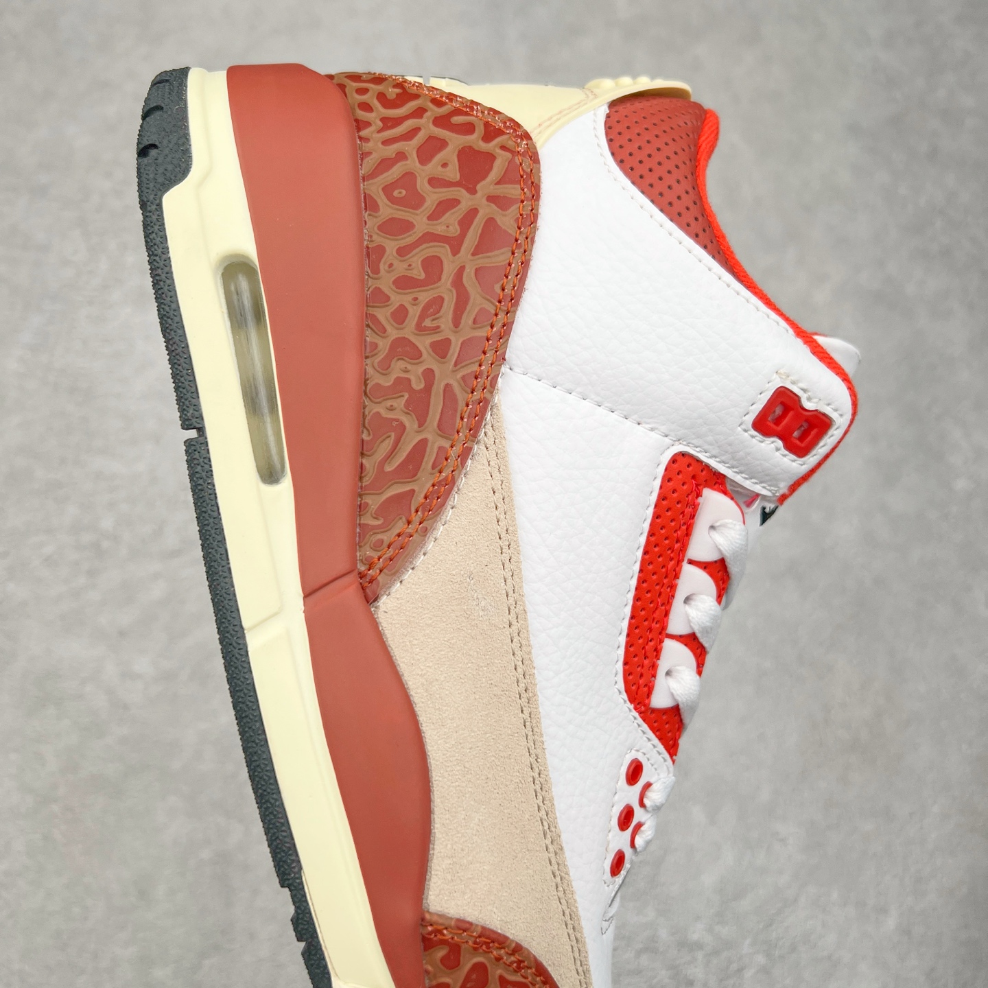 图片[6]-＃头层特价福利 Air Jordan AJ3 Retro 系列 头层皮料加持 大厂出品 原纸板楦头开发 完美鞋型匹配公司货 正确TPU鞋舌锁扣 乳胶鞋垫 最新原厂底模 大底卡色咬花完美 鞋柜必备鞋款 终端现货供应 尺码：36 36.5 37.5 38 38.5 39 40 40.5 41 42 42.5 43 44 44.5 45 46-选品中心