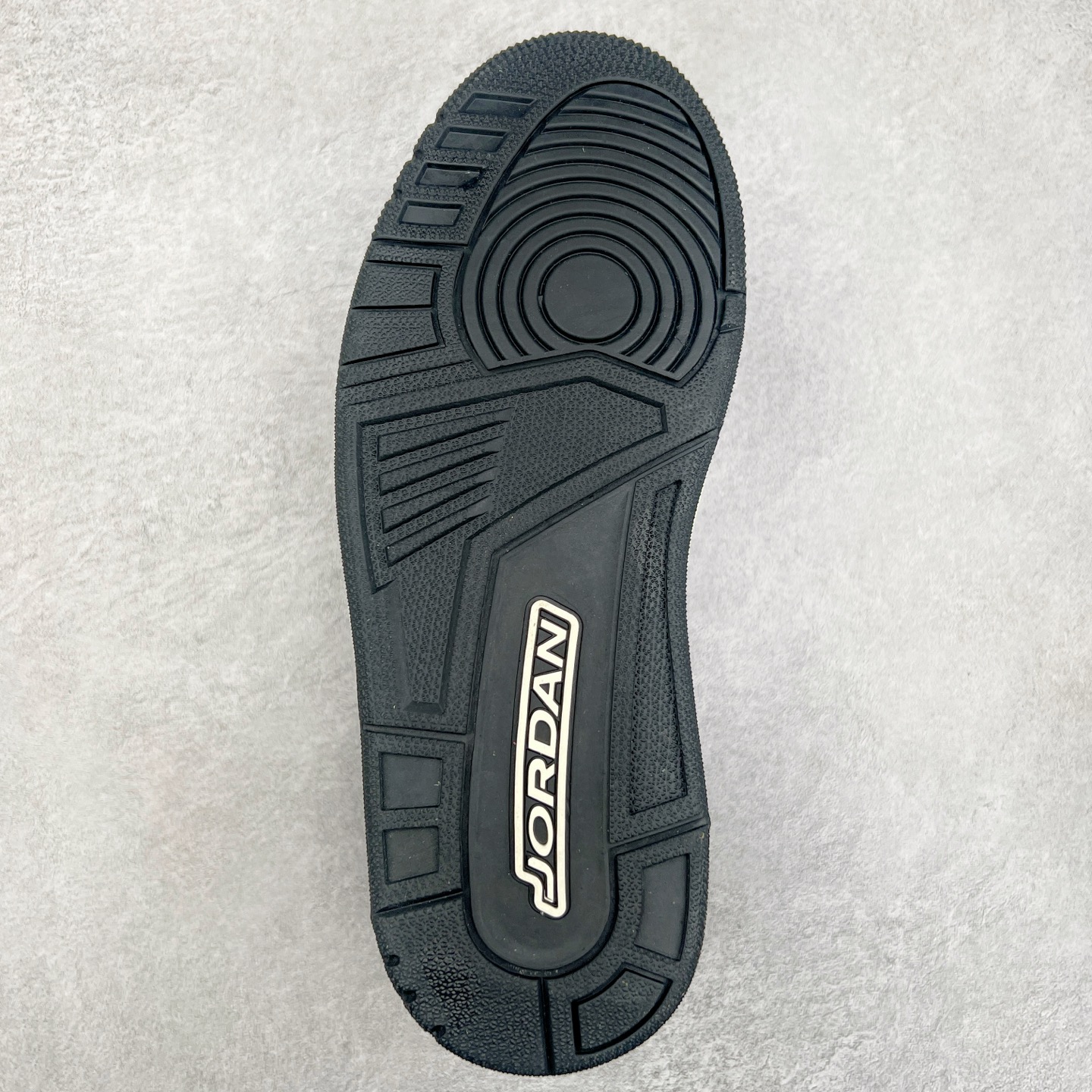 图片[9]-＃头层特价福利 Air Jordan AJ3 Retro 系列 头层皮料加持 大厂出品 原纸板楦头开发 完美鞋型匹配公司货 正确TPU鞋舌锁扣 乳胶鞋垫 最新原厂底模 大底卡色咬花完美 鞋柜必备鞋款 终端现货供应 尺码：36 36.5 37.5 38 38.5 39 40 40.5 41 42 42.5 43 44 44.5 45 46-选品中心