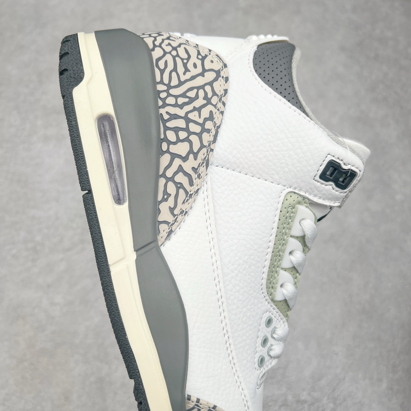 图片[6]-＃头层特价福利 Air Jordan AJ3 Retro 系列 头层皮料加持 大厂出品 原纸板楦头开发 完美鞋型匹配公司货 正确TPU鞋舌锁扣 乳胶鞋垫 最新原厂底模 大底卡色咬花完美 鞋柜必备鞋款 终端现货供应 尺码：36 36.5 37.5 38 38.5 39 40 40.5 41 42 42.5 43 44 44.5 45 46-选品中心