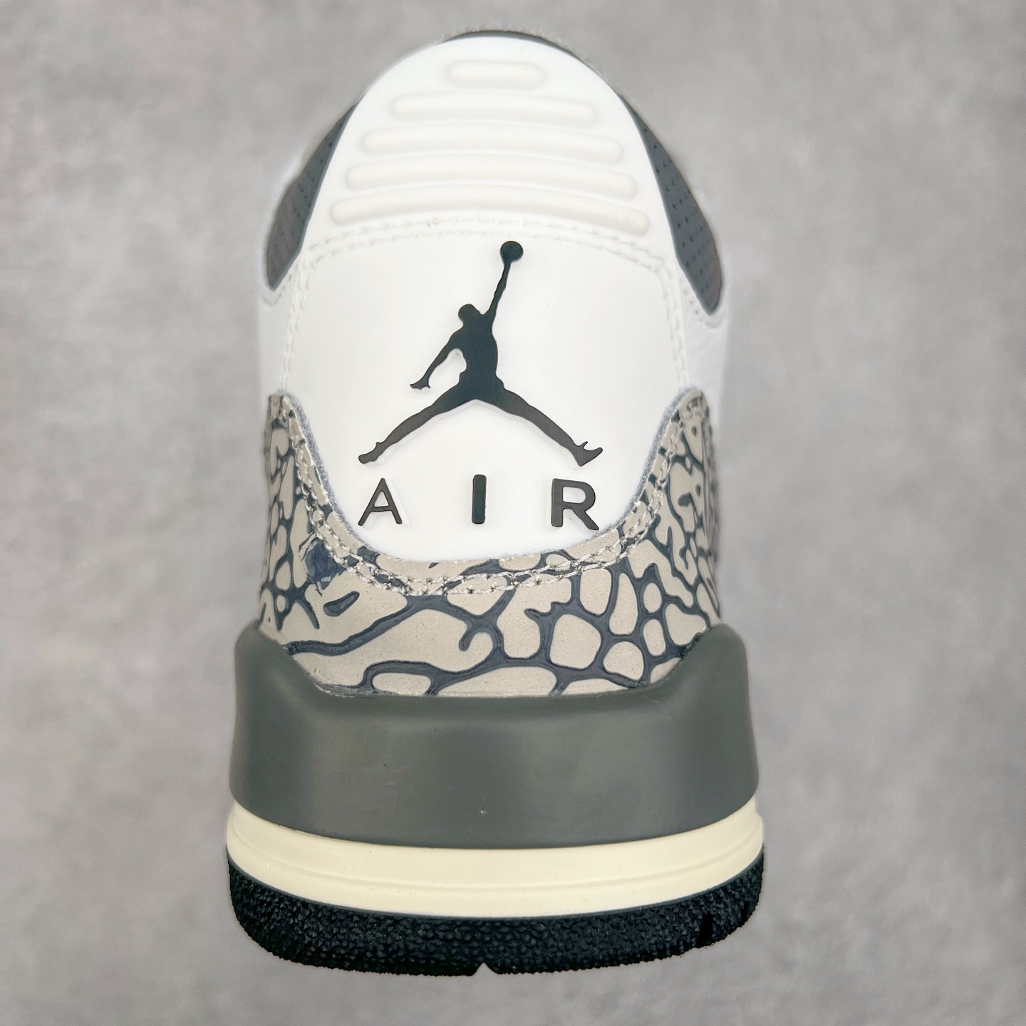 图片[8]-＃头层特价福利 Air Jordan AJ3 Retro 系列 头层皮料加持 大厂出品 原纸板楦头开发 完美鞋型匹配公司货 正确TPU鞋舌锁扣 乳胶鞋垫 最新原厂底模 大底卡色咬花完美 鞋柜必备鞋款 终端现货供应 尺码：36 36.5 37.5 38 38.5 39 40 40.5 41 42 42.5 43 44 44.5 45 46-选品中心