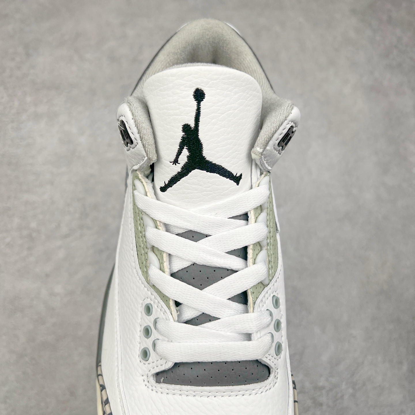 图片[5]-＃头层特价福利 Air Jordan AJ3 Retro 系列 头层皮料加持 大厂出品 原纸板楦头开发 完美鞋型匹配公司货 正确TPU鞋舌锁扣 乳胶鞋垫 最新原厂底模 大底卡色咬花完美 鞋柜必备鞋款 终端现货供应 尺码：36 36.5 37.5 38 38.5 39 40 40.5 41 42 42.5 43 44 44.5 45 46-选品中心