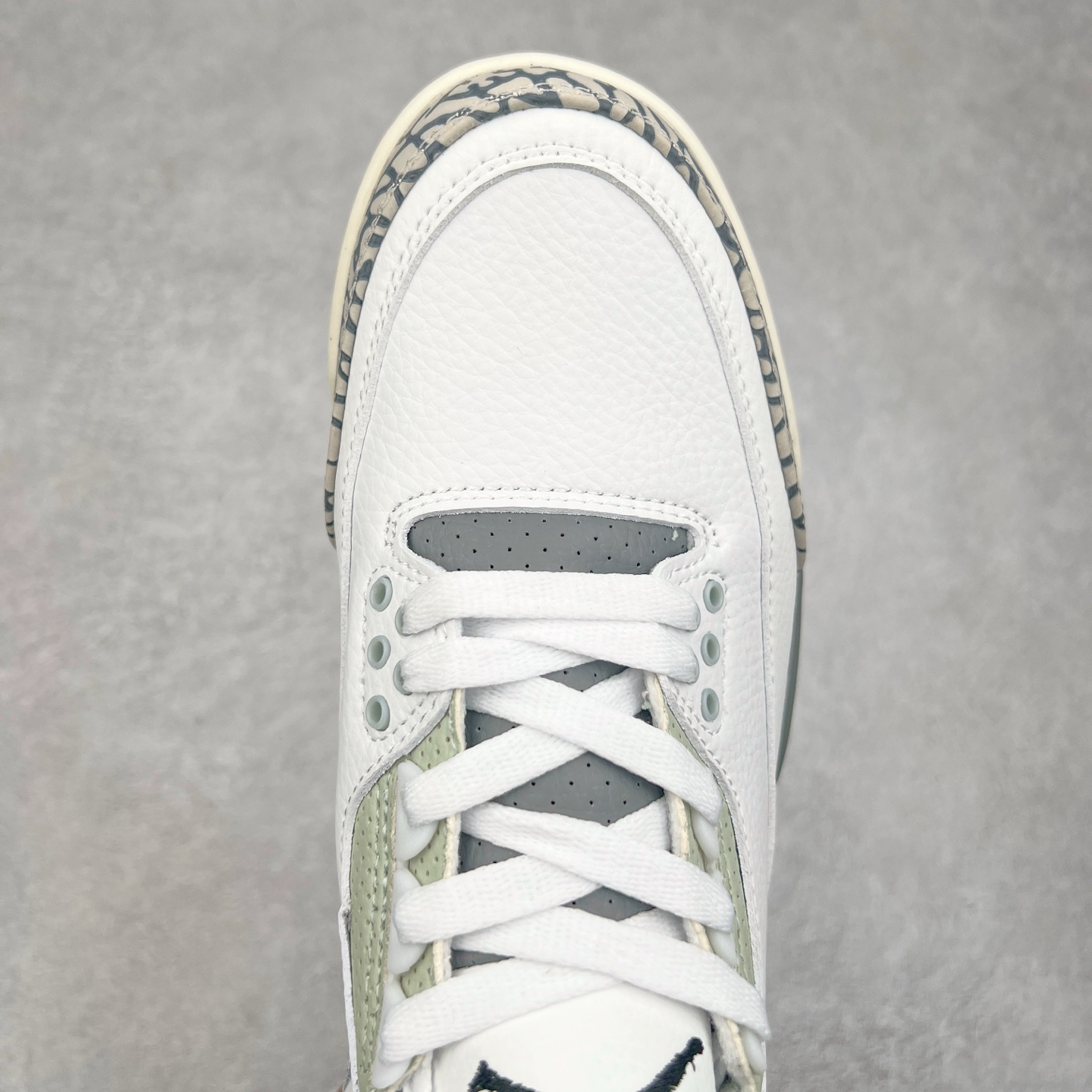 图片[4]-＃头层特价福利 Air Jordan AJ3 Retro 系列 头层皮料加持 大厂出品 原纸板楦头开发 完美鞋型匹配公司货 正确TPU鞋舌锁扣 乳胶鞋垫 最新原厂底模 大底卡色咬花完美 鞋柜必备鞋款 终端现货供应 尺码：36 36.5 37.5 38 38.5 39 40 40.5 41 42 42.5 43 44 44.5 45 46-选品中心
