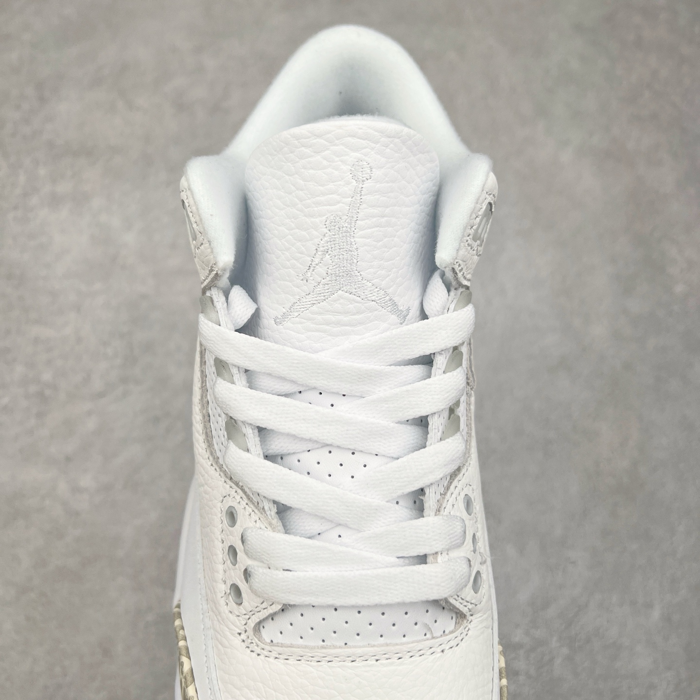 图片[5]-＃头层特价福利 Air Jordan AJ3 Retro 系列 头层皮料加持 大厂出品 原纸板楦头开发 完美鞋型匹配公司货 正确TPU鞋舌锁扣 乳胶鞋垫 最新原厂底模 大底卡色咬花完美 鞋柜必备鞋款 终端现货供应 尺码：36 36.5 37.5 38 38.5 39 40 40.5 41 42 42.5 43 44 44.5 45 46-选品中心