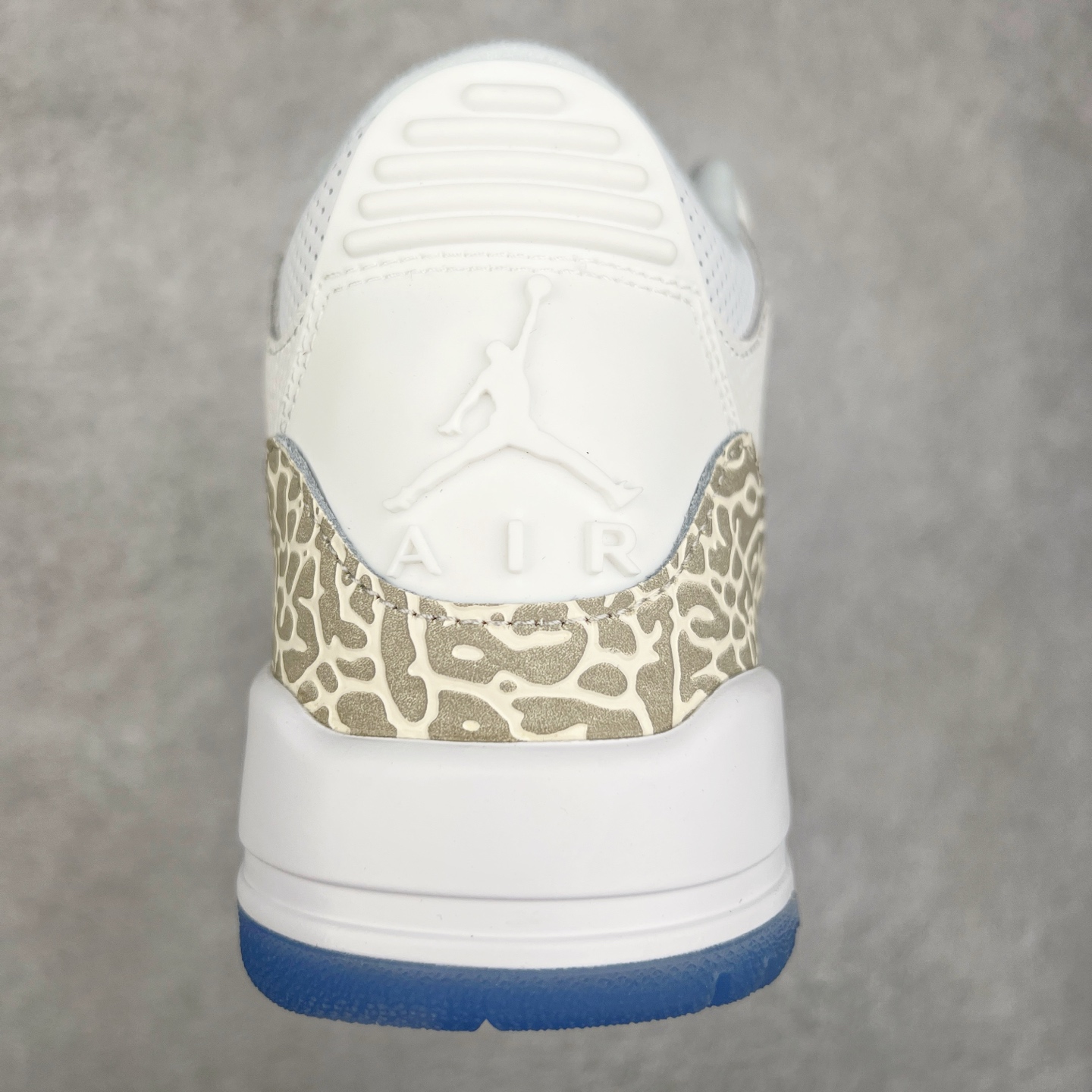 图片[8]-＃头层特价福利 Air Jordan AJ3 Retro 系列 头层皮料加持 大厂出品 原纸板楦头开发 完美鞋型匹配公司货 正确TPU鞋舌锁扣 乳胶鞋垫 最新原厂底模 大底卡色咬花完美 鞋柜必备鞋款 终端现货供应 尺码：36 36.5 37.5 38 38.5 39 40 40.5 41 42 42.5 43 44 44.5 45 46-选品中心