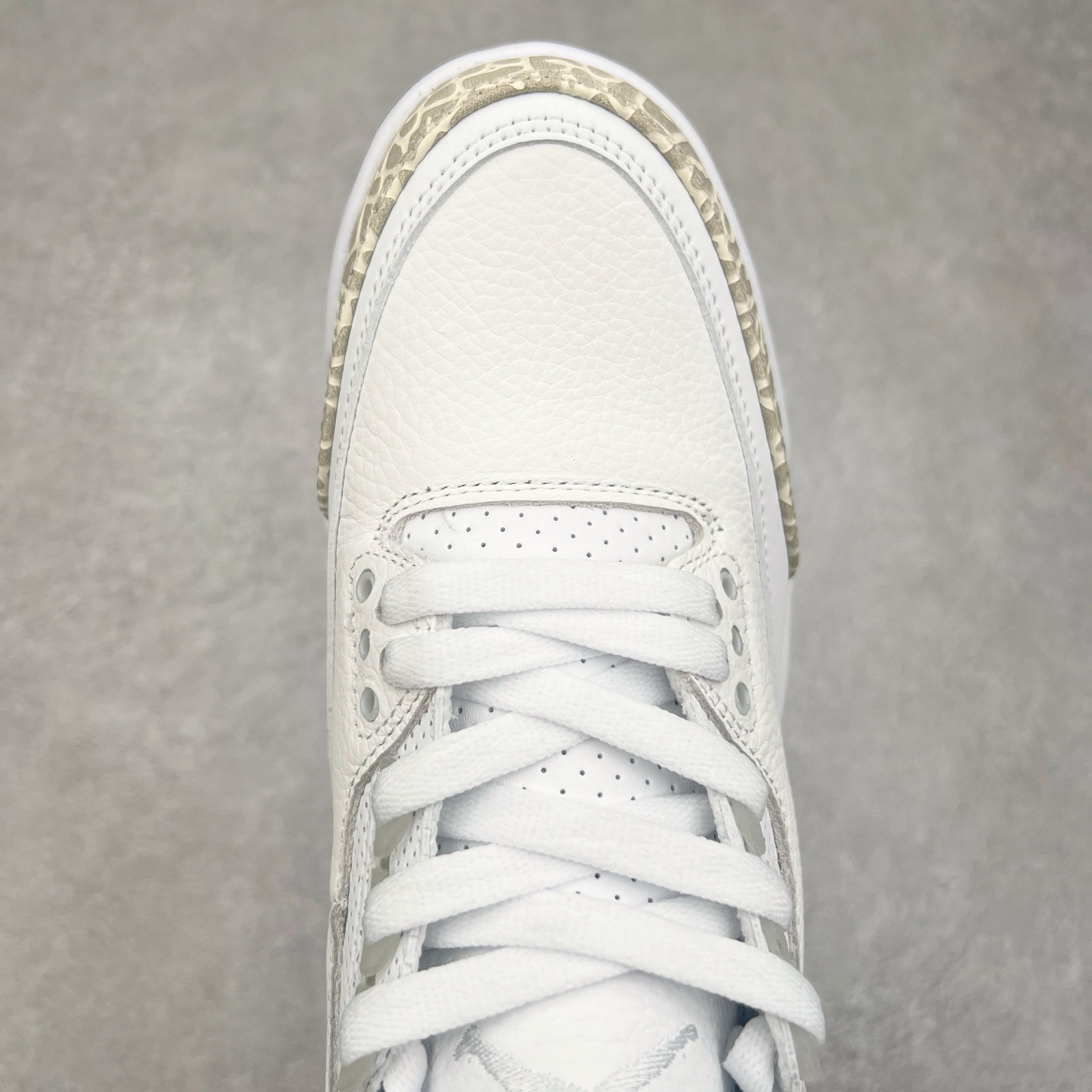 图片[4]-＃头层特价福利 Air Jordan AJ3 Retro 系列 头层皮料加持 大厂出品 原纸板楦头开发 完美鞋型匹配公司货 正确TPU鞋舌锁扣 乳胶鞋垫 最新原厂底模 大底卡色咬花完美 鞋柜必备鞋款 终端现货供应 尺码：36 36.5 37.5 38 38.5 39 40 40.5 41 42 42.5 43 44 44.5 45 46-选品中心