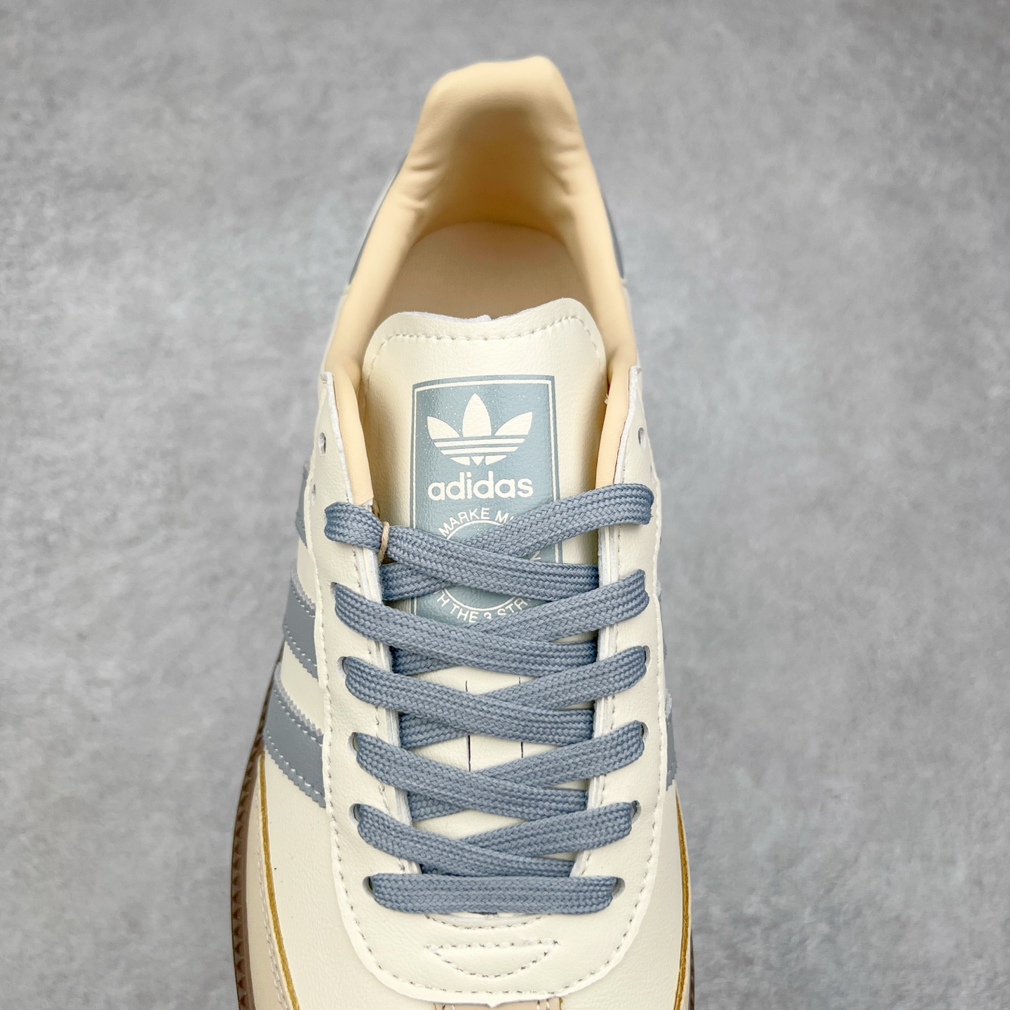 图片[5]-AD Original Samba OG 复古经典轻便板鞋 JH7299 这款桑巴鞋展示了高质量的工艺 带有装饰的超锁缝制和无缝的手感 柔软、柔软的皮革造型和标志性的3条纹完成了精致的外观 正规合身鞋带 鞋面上有绒面鞋垫 橡胶鞋底 享受正畸套筒软感 自50年代首次亮相以来就一直在赢得粉丝的青睐 尺码：36 36.5 37.5 38 38.5 39 40 40.5 41 42 42.5 43 44 44.5 45-选品中心