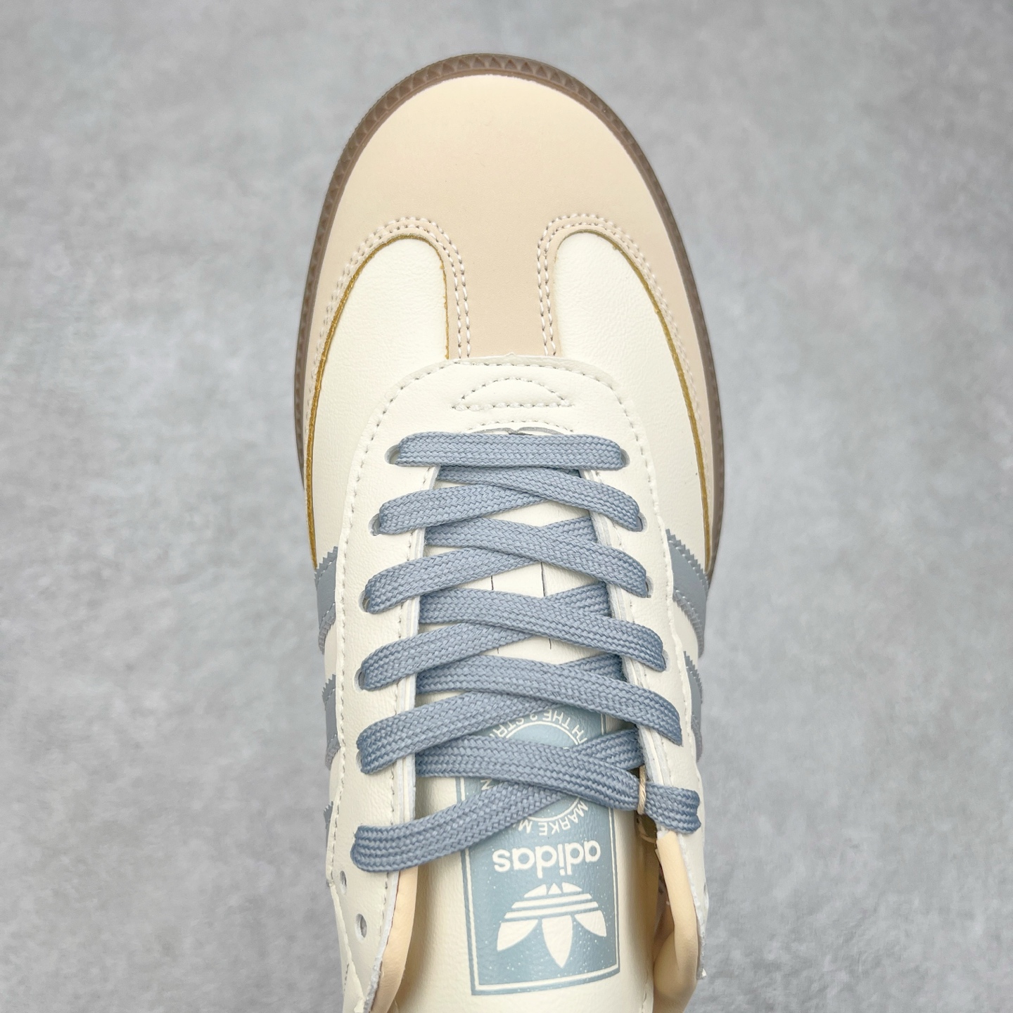 图片[4]-AD Original Samba OG 复古经典轻便板鞋 JH7299 这款桑巴鞋展示了高质量的工艺 带有装饰的超锁缝制和无缝的手感 柔软、柔软的皮革造型和标志性的3条纹完成了精致的外观 正规合身鞋带 鞋面上有绒面鞋垫 橡胶鞋底 享受正畸套筒软感 自50年代首次亮相以来就一直在赢得粉丝的青睐 尺码：36 36.5 37.5 38 38.5 39 40 40.5 41 42 42.5 43 44 44.5 45-选品中心