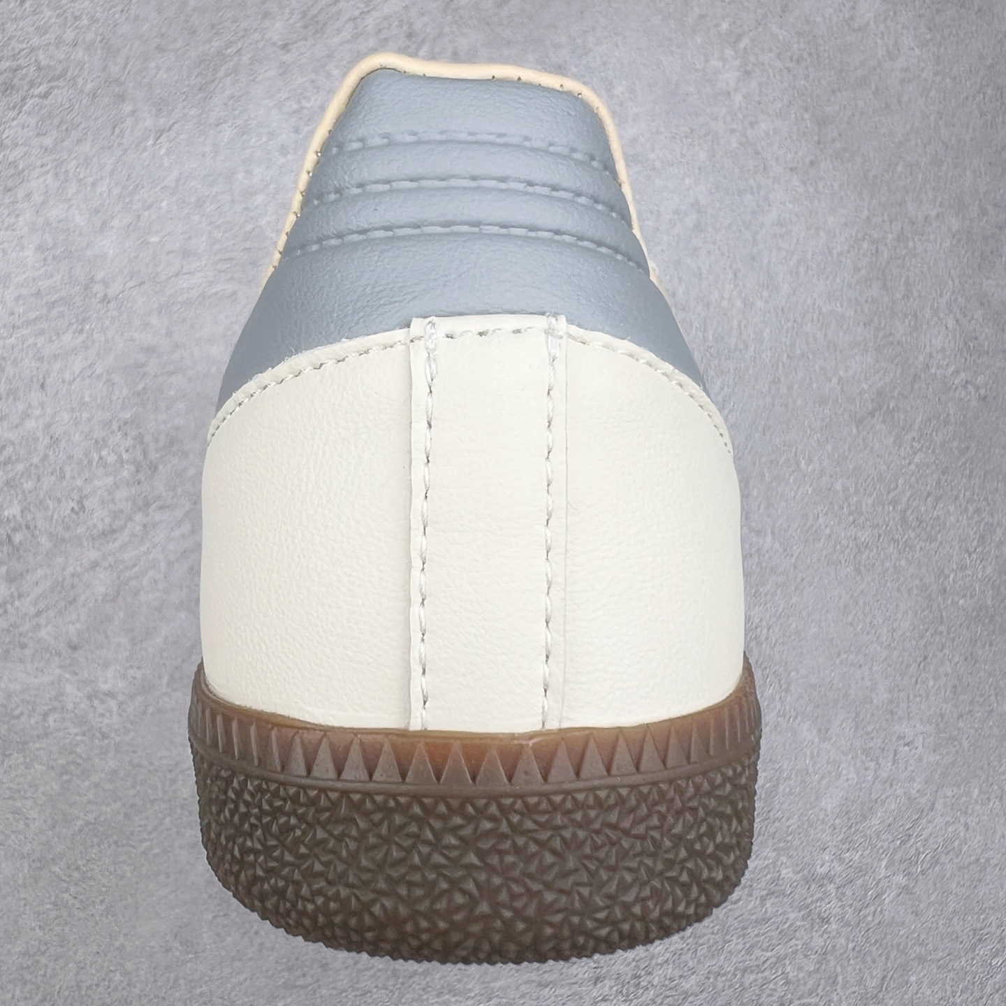 图片[8]-AD Original Samba OG 复古经典轻便板鞋 JH7299 这款桑巴鞋展示了高质量的工艺 带有装饰的超锁缝制和无缝的手感 柔软、柔软的皮革造型和标志性的3条纹完成了精致的外观 正规合身鞋带 鞋面上有绒面鞋垫 橡胶鞋底 享受正畸套筒软感 自50年代首次亮相以来就一直在赢得粉丝的青睐 尺码：36 36.5 37.5 38 38.5 39 40 40.5 41 42 42.5 43 44 44.5 45-选品中心