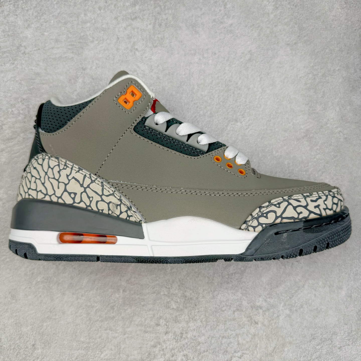图片[5]-＃头层特价福利 Air Jordan AJ3 Retro 系列 头层皮料加持 大厂出品 原纸板楦头开发 完美鞋型匹配公司货 正确TPU鞋舌锁扣 乳胶鞋垫 最新原厂底模 大底卡色咬花完美 鞋柜必备鞋款 终端现货供应 尺码：36 36.5 37.5 38 38.5 39 40 40.5 41 42 42.5 43 44 44.5 45 46-选品中心