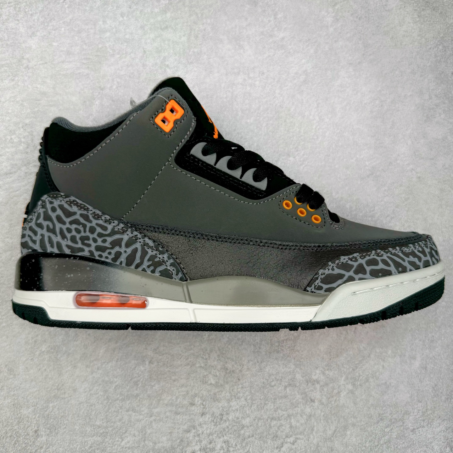 图片[4]-＃头层特价福利 Air Jordan AJ3 Retro 系列 头层皮料加持 大厂出品 原纸板楦头开发 完美鞋型匹配公司货 正确TPU鞋舌锁扣 乳胶鞋垫 最新原厂底模 大底卡色咬花完美 鞋柜必备鞋款 终端现货供应 尺码：36 36.5 37.5 38 38.5 39 40 40.5 41 42 42.5 43 44 44.5 45 46-选品中心
