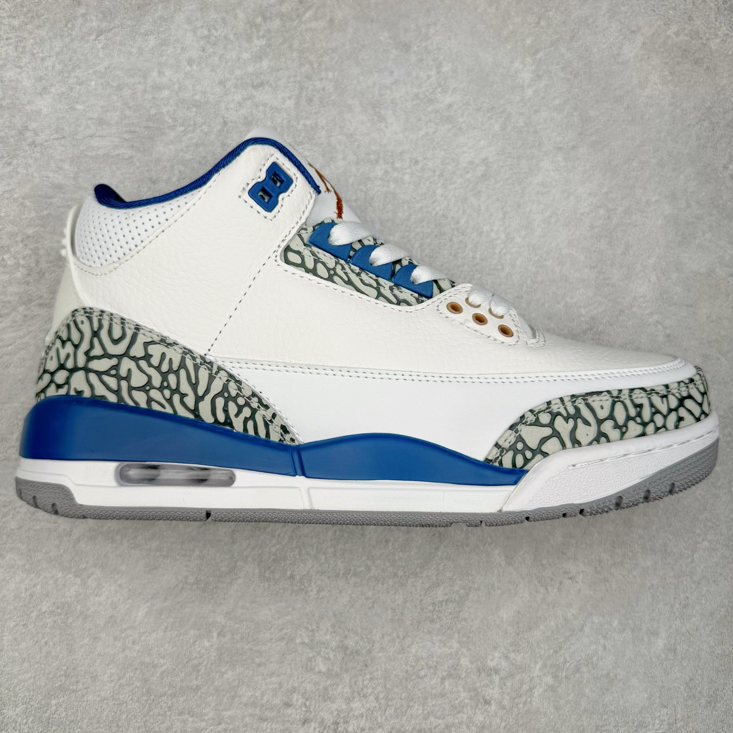 图片[4]-＃头层特价福利 Air Jordan AJ3 Retro 系列 头层皮料加持 大厂出品 原纸板楦头开发 完美鞋型匹配公司货 正确TPU鞋舌锁扣 乳胶鞋垫 最新原厂底模 大底卡色咬花完美 鞋柜必备鞋款 终端现货供应 尺码：36 36.5 37.5 38 38.5 39 40 40.5 41 42 42.5 43 44 44.5 45 46-选品中心