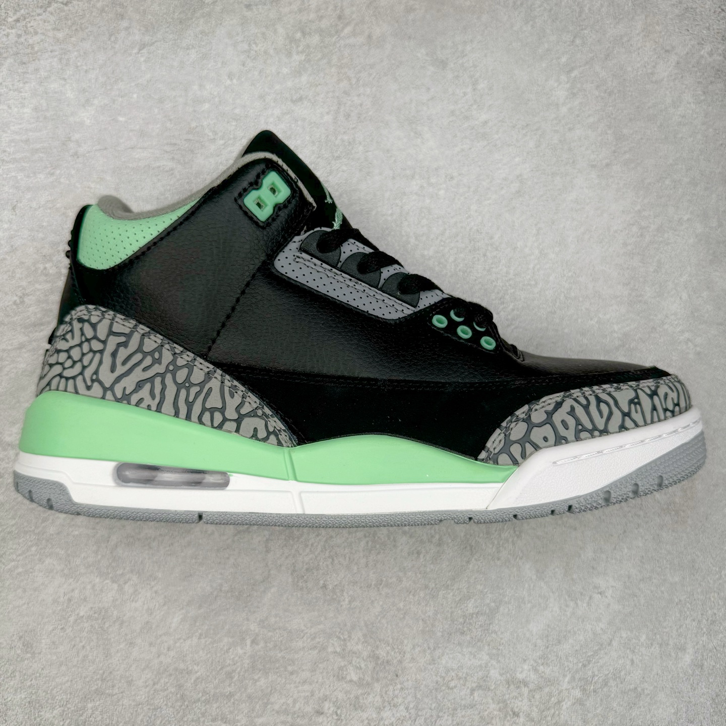图片[4]-＃头层特价福利 Air Jordan AJ3 Retro 系列 头层皮料加持 大厂出品 原纸板楦头开发 完美鞋型匹配公司货 正确TPU鞋舌锁扣 乳胶鞋垫 最新原厂底模 大底卡色咬花完美 鞋柜必备鞋款 终端现货供应 尺码：36 36.5 37.5 38 38.5 39 40 40.5 41 42 42.5 43 44 44.5 45 46-选品中心