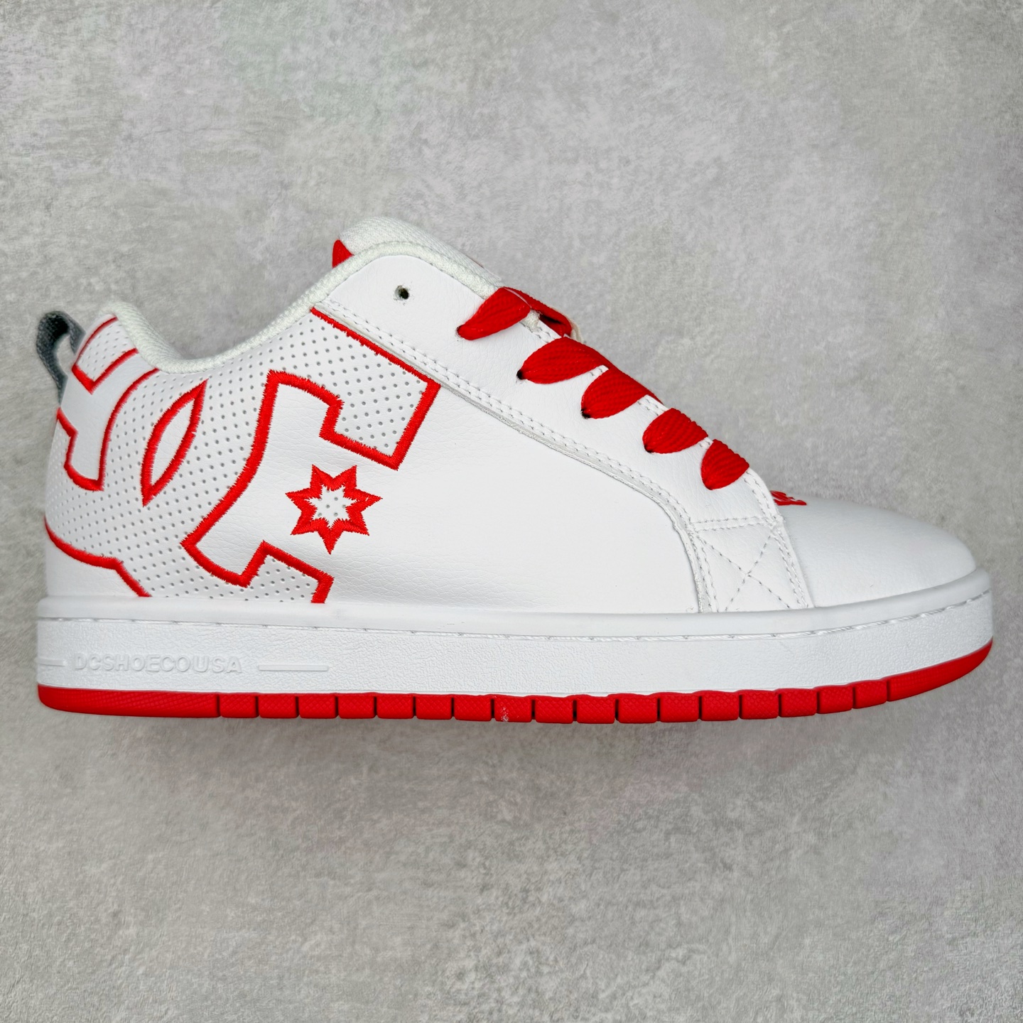 DC Shoes 牛皮百搭潮流时尚面包鞋低帮板鞋 实拍调校N版已经零色差零失真 百分百还原实物色彩所见即所得 不存在货不对板色差等低级问题 选购参考实物拍摄 不混卖不参货 只用心做好货严格选品 承诺混一赔十 尺码:36 36.5 37.5 38 38.5 39 40 40.5 41 42 42.5 43 44 44.5 45-选品中心