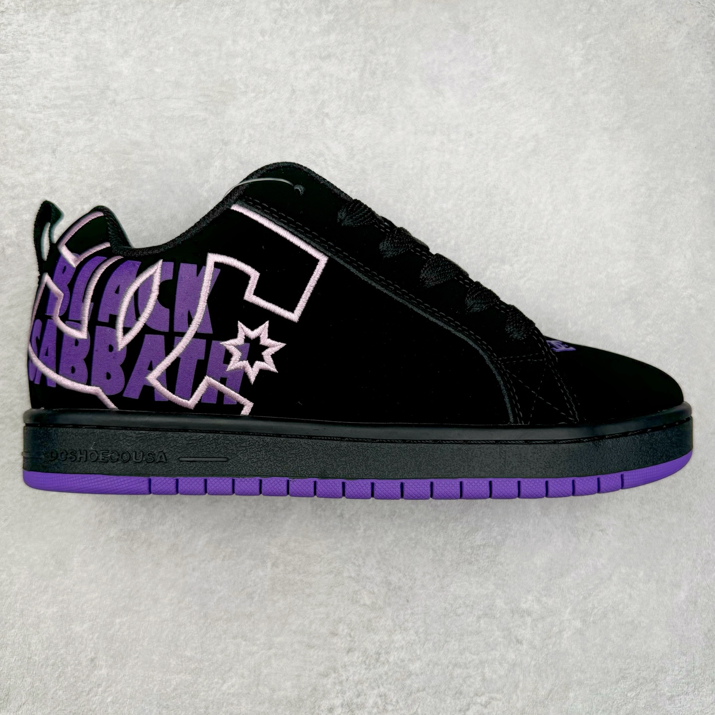 DC Shoes 牛皮百搭潮流时尚面包鞋低帮板鞋 实拍调校N版已经零色差零失真 百分百还原实物色彩所见即所得 不存在货不对板色差等低级问题 选购参考实物拍摄 不混卖不参货 只用心做好货严格选品 承诺混一赔十 尺码：36 36.5 37.5 38 38.5 39 40 40.5 41 42 42.5 43 44 44.5 45-选品中心