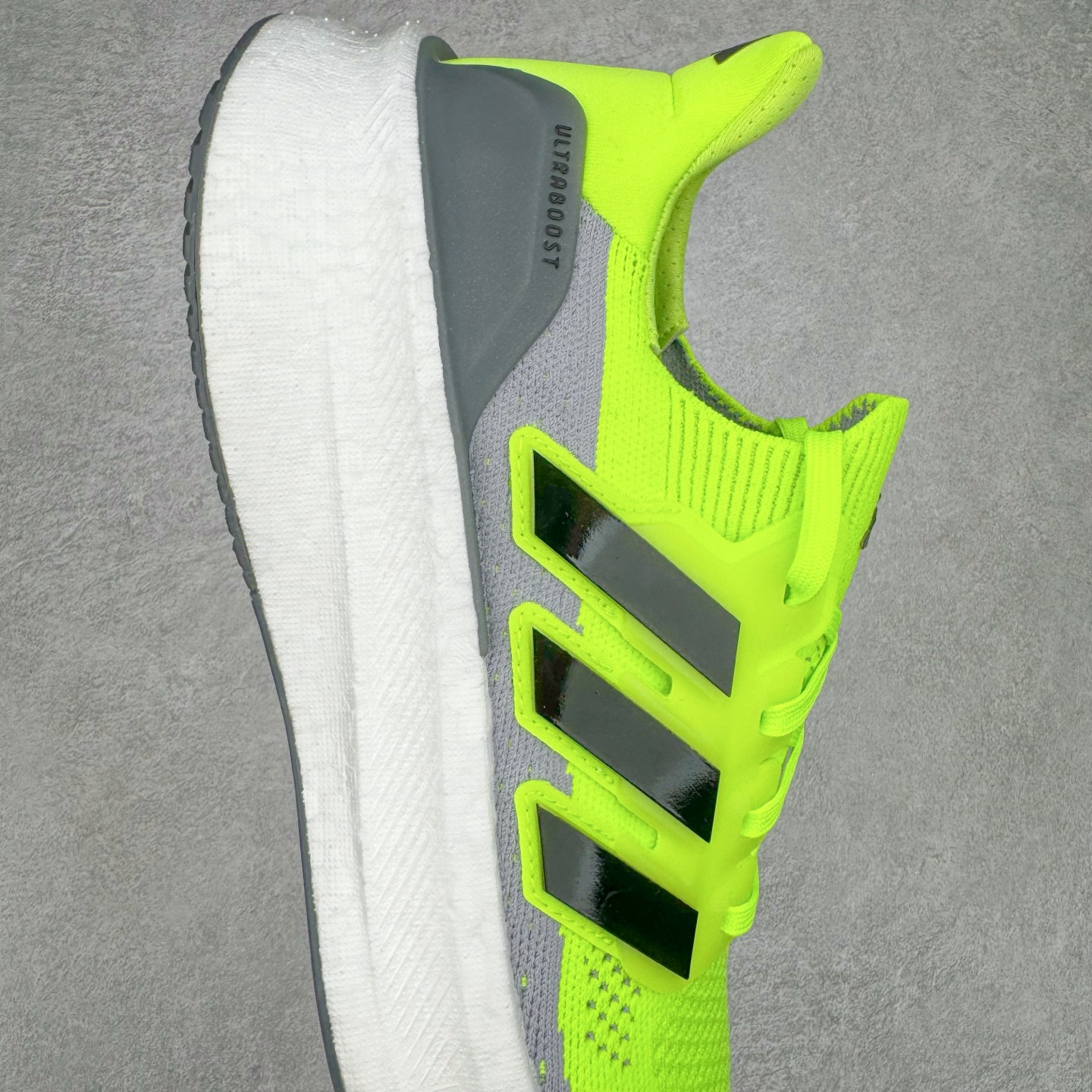 图片[6]-＃纯原 AD Ultra Boost 5X 2025高性能版5X系列UB低帮袜套式针织透气缓震休闲运动慢跑鞋 ID8819 全新Ultraboost 5X官宣，颠覆以往，迎来该系列自2015年首次亮相最大一次革新！从鞋面到中底配置都有新的突破，跟着小编一同探究“阿迪UB有史以来最大升级”！Ultraboost 5X革新中底配置，采用LightBoost V2泡沫，与Ultraboost Light相比，前掌能量反馈增加2%。与此同时“加厚不增重”，中底相较于上一代更轻，让跑者每一次迈步都能得到更柔软、更澎湃的能量反馈。搭配X形“Torsion System”扭转系统，助力跑者从落地到脚趾离地过程的平稳过渡。Ultraboost 5X升级中足锁定性能，革新Mono Primeknit自适应鞋面配置，搭配轻质无笼鞋面结构，更加贴合跑者脚部。大底由Continental™橡胶制成，更耐磨，抓地力更出色。Adidas全新推出ULTRABOOST 5X，专注日常跑步，适用于任何级别的跑者，无距离门槛限制。兼具有氧跑、中短距离慢跑、节奏跑、间歇跑、日常通勤等各种场景，ULTRABOOST 5X都能给你带来优质的跑步体验。尺码：39⅓ 40 40⅔ 41⅓ 42 42⅔ 43⅓ 44 44⅔ 45 46 47⅔ 48-选品中心